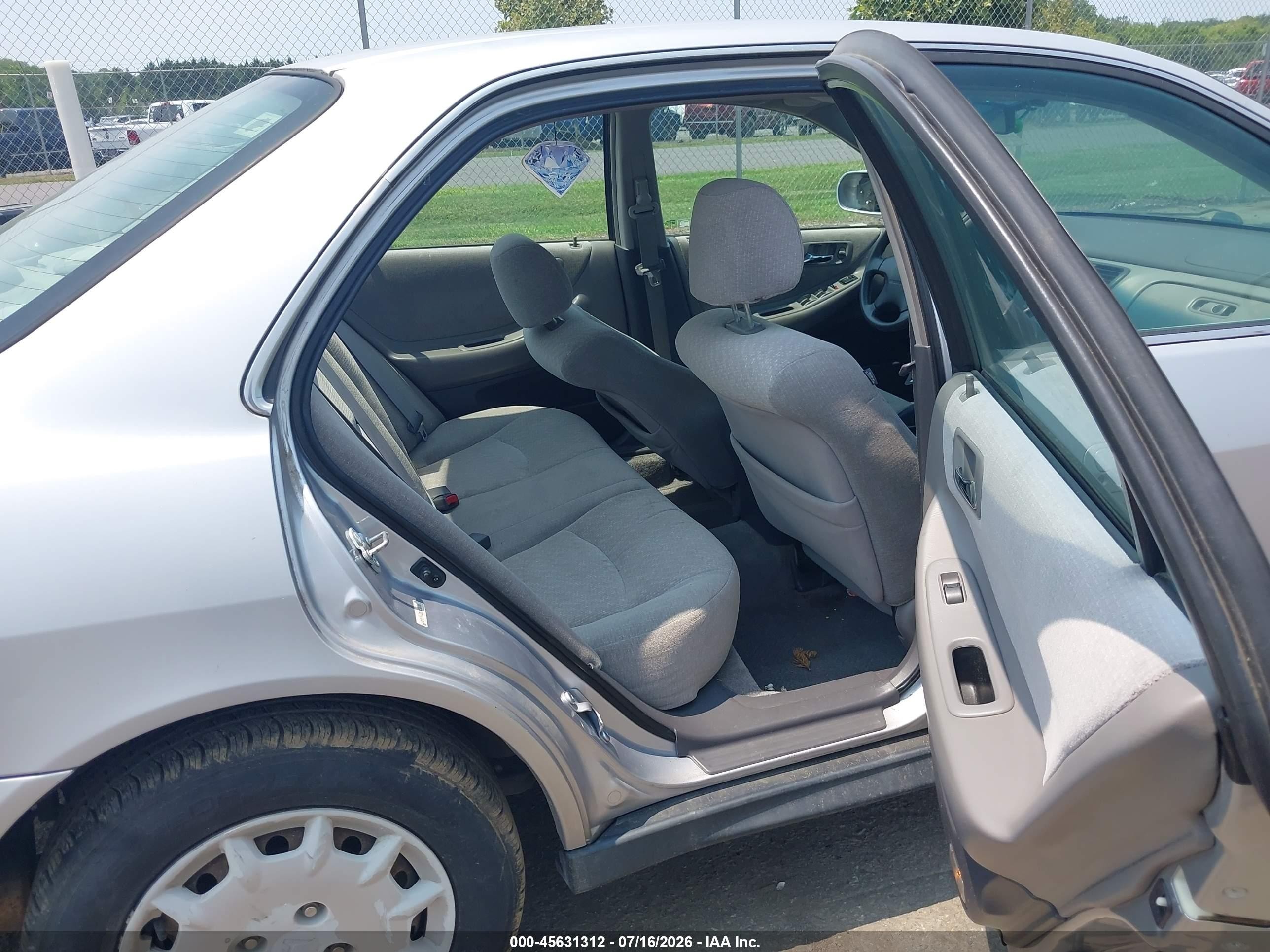 2002 Honda Accord 2.3 Lx Silver vin: 1HGCG66592A050439