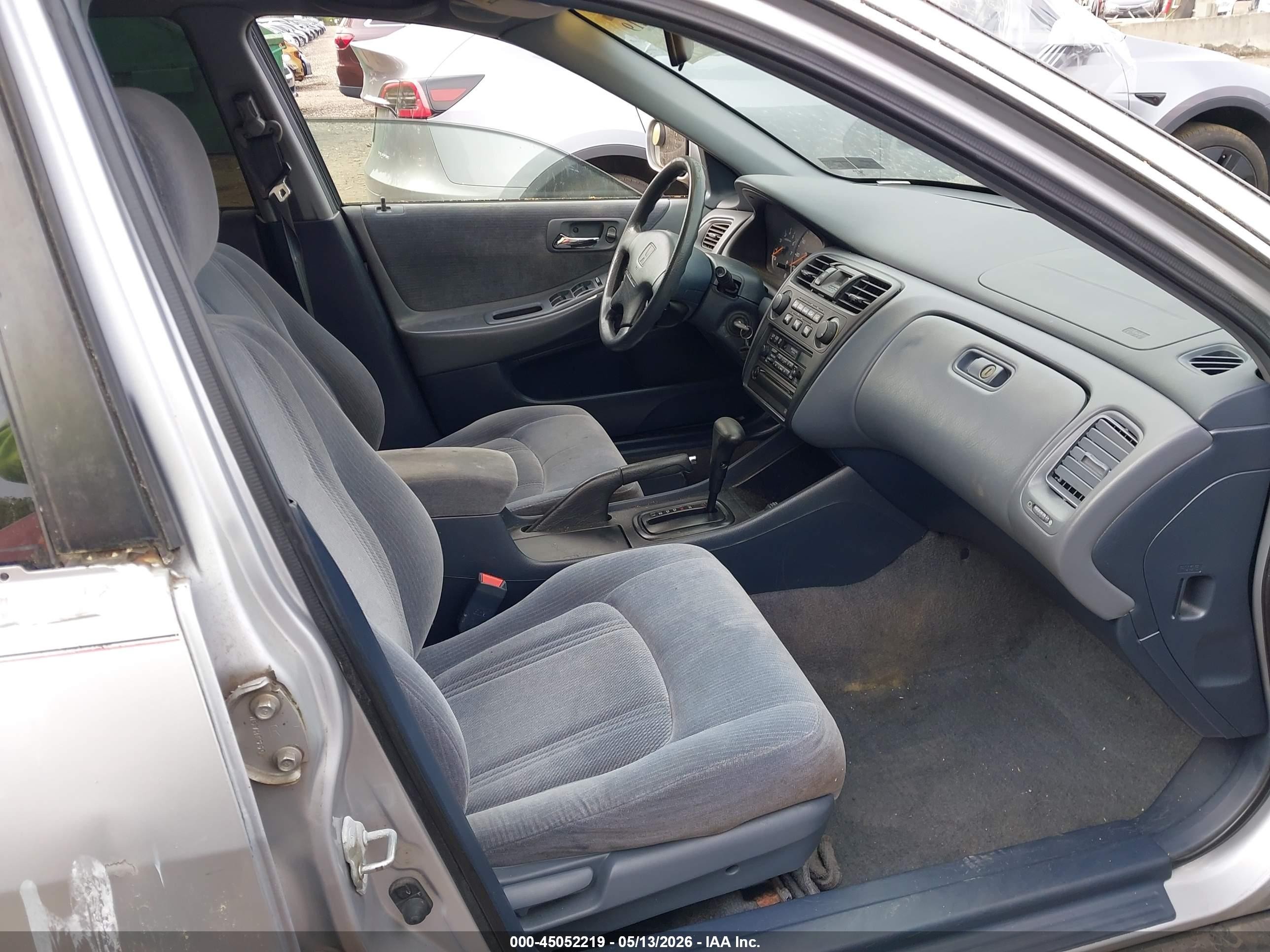 1999 Honda Accord Lx Серебряный vin: 1HGCG6659XA124174