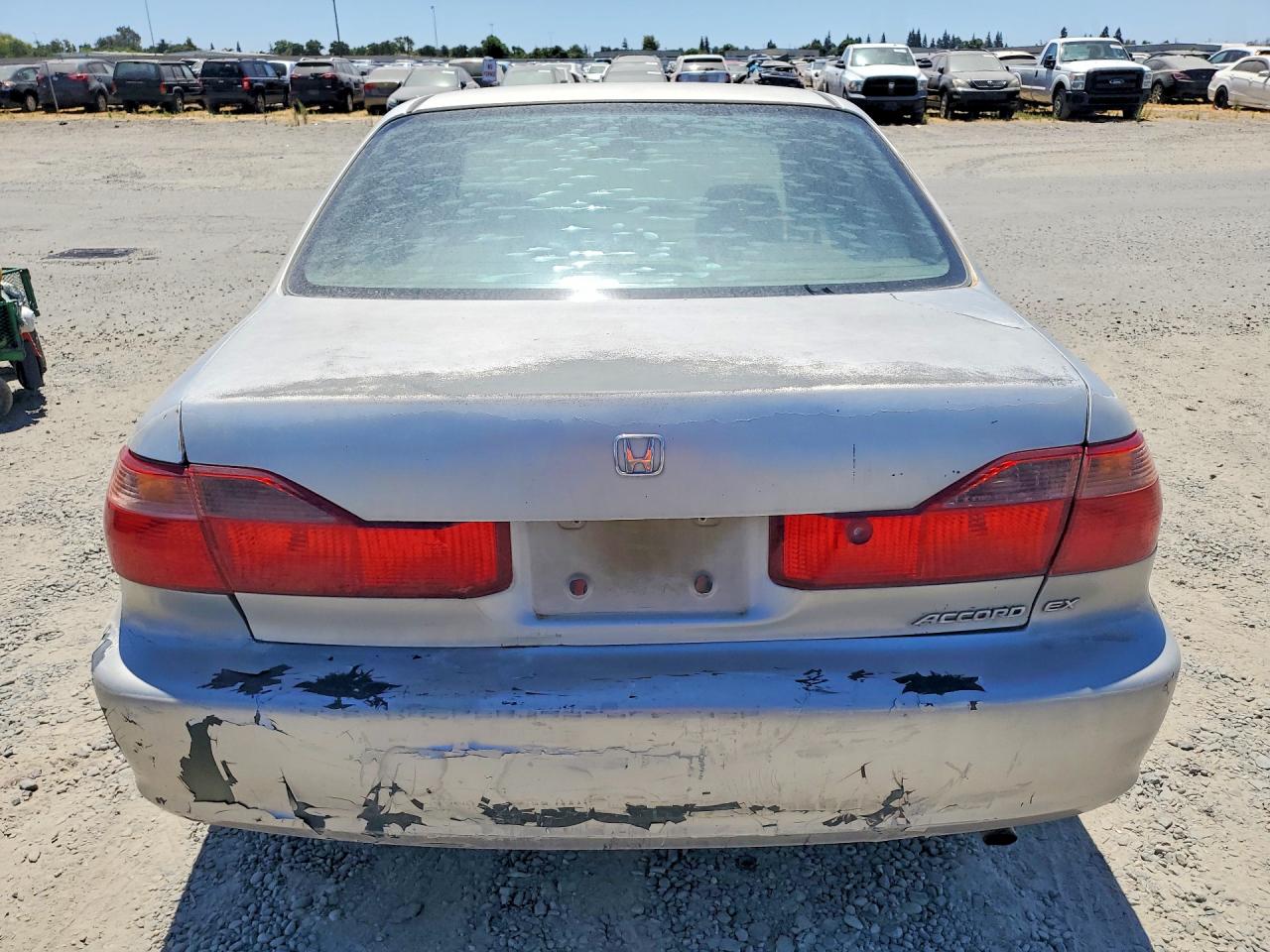 1998 Honda Accord Ex Silver vin: 1HGCG6676WA105873