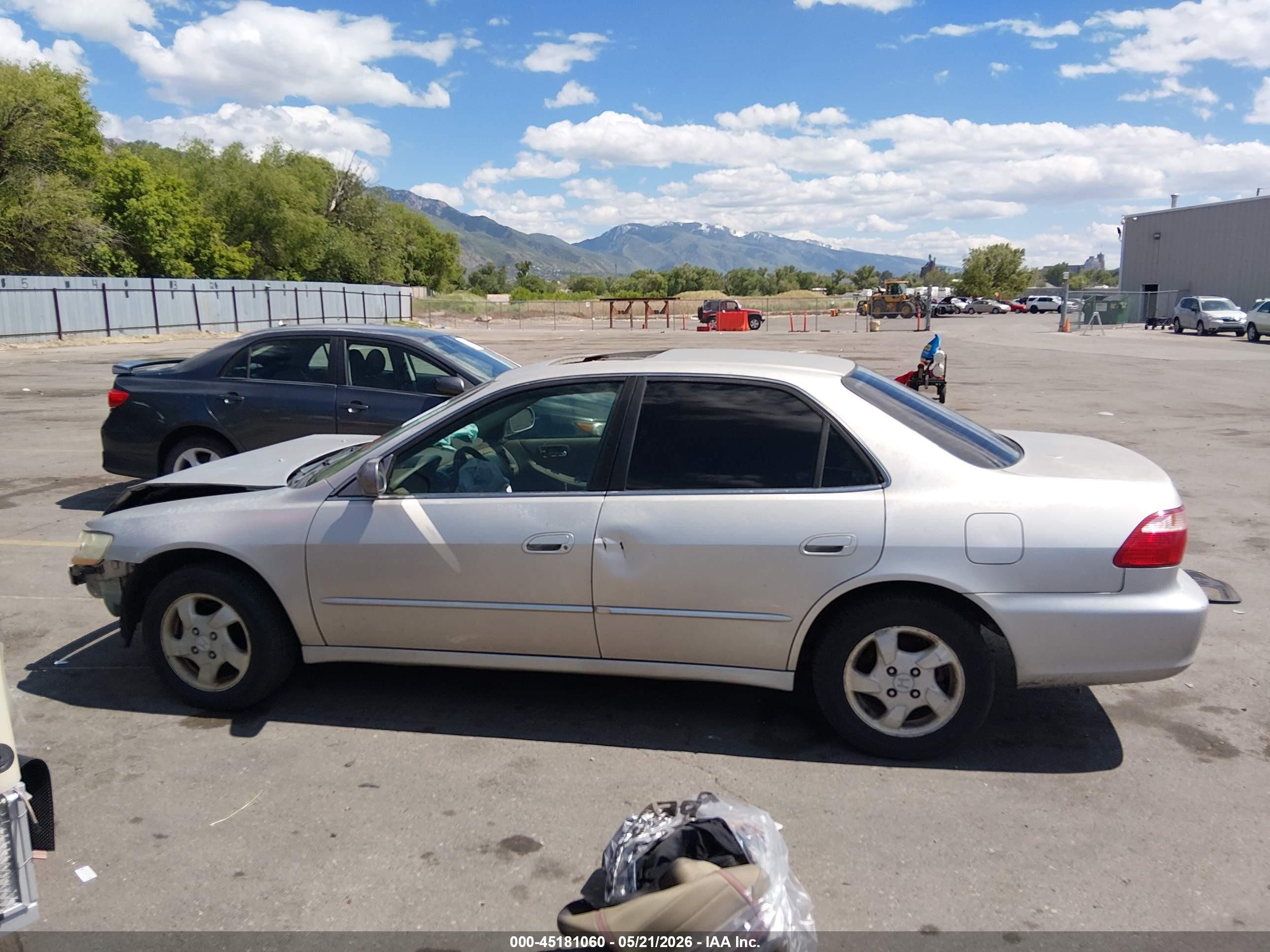 1999 Honda Accord Ex Gold vin: 1HGCG6679XA094708