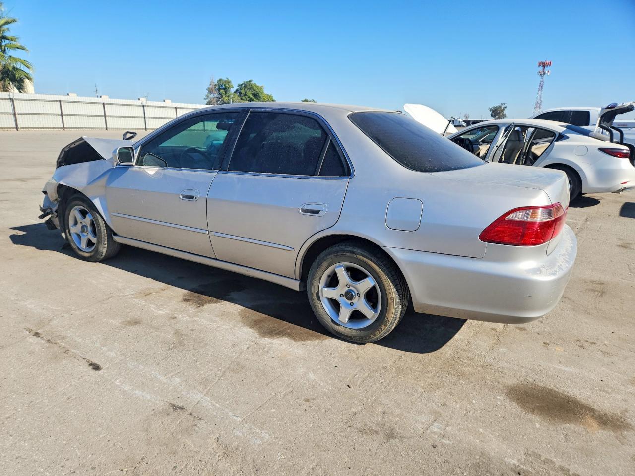 1998 Honda Accord Ex Silver vin: 1HGCG667XWA127990