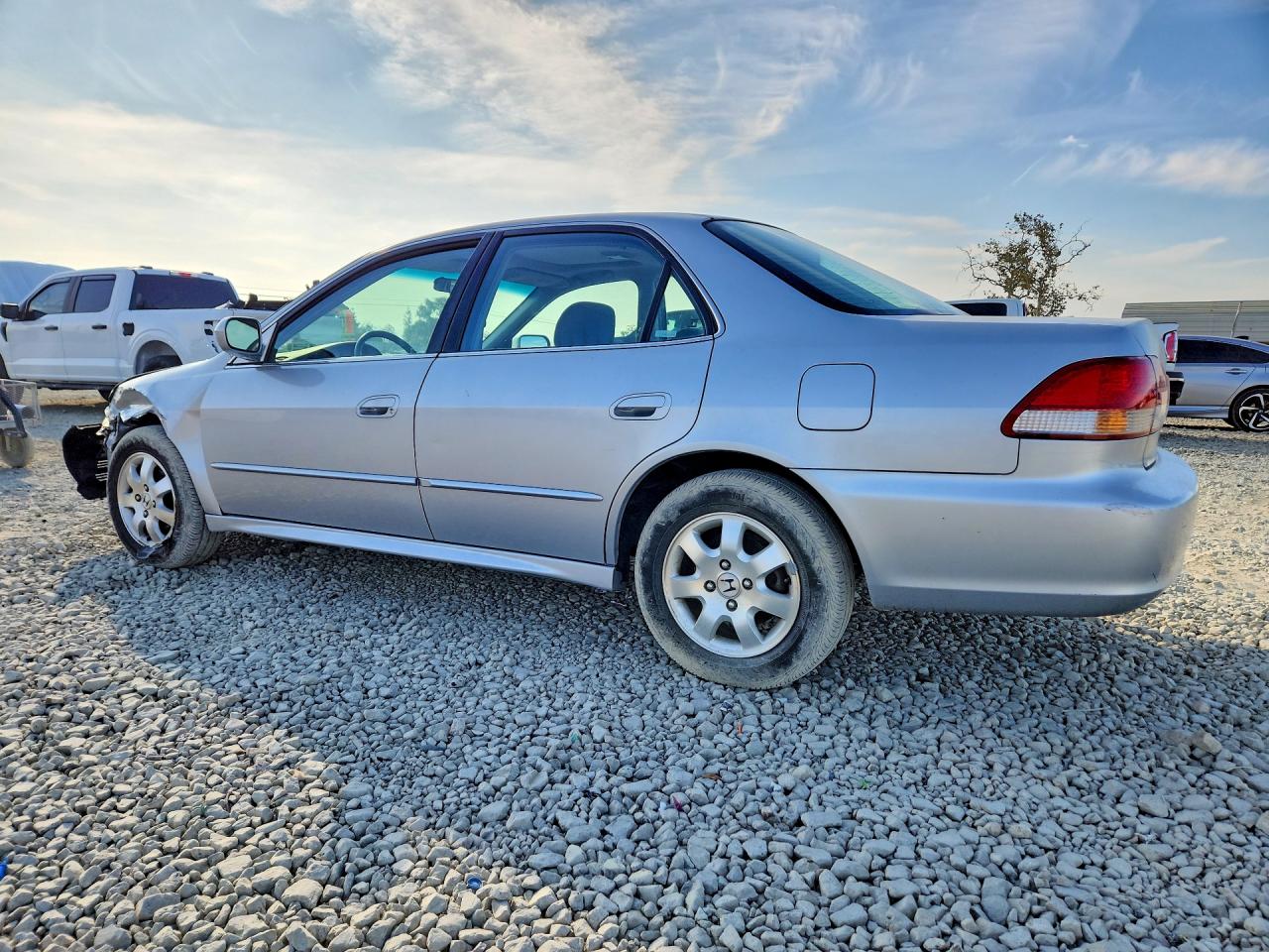 2002 Honda Accord Ex Silver vin: 1HGCG66822A147556