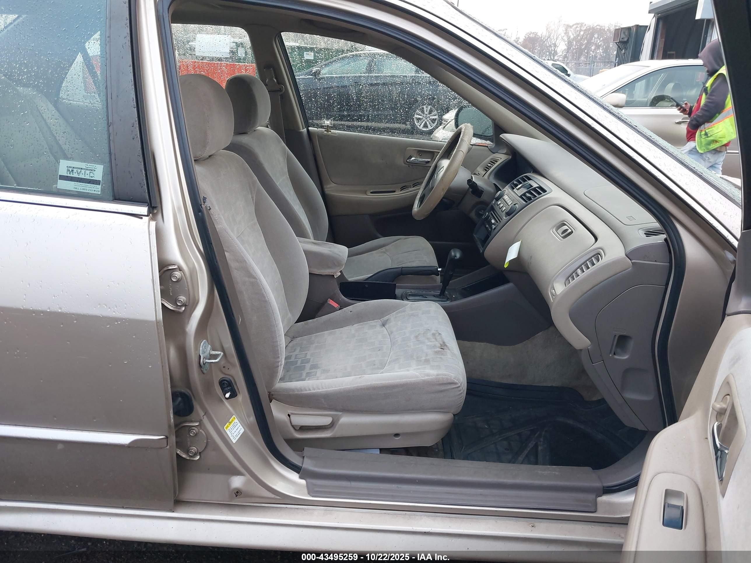 2001 Honda Accord 2.3 Ex Tan vin: 1HGCG66871A034698
