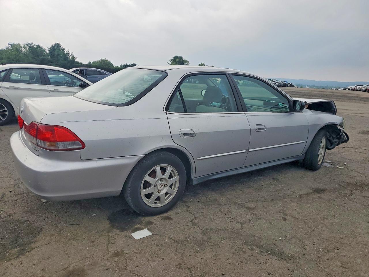 2002 Honda Accord Ex Silver vin: 1HGCG66872A145009