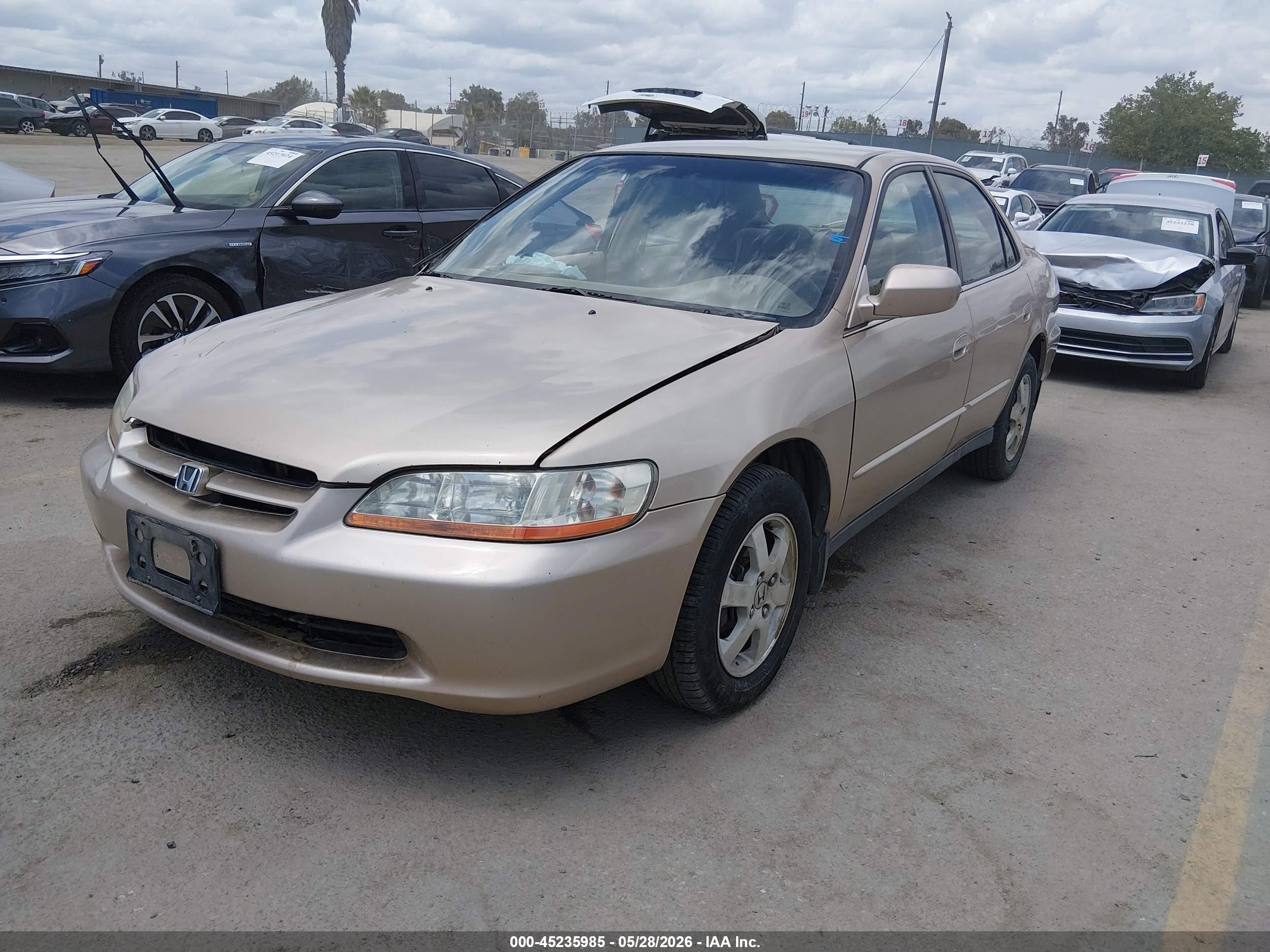 2000 Honda Accord 2.3 Se Золотой vin: 1HGCG6690YA094762