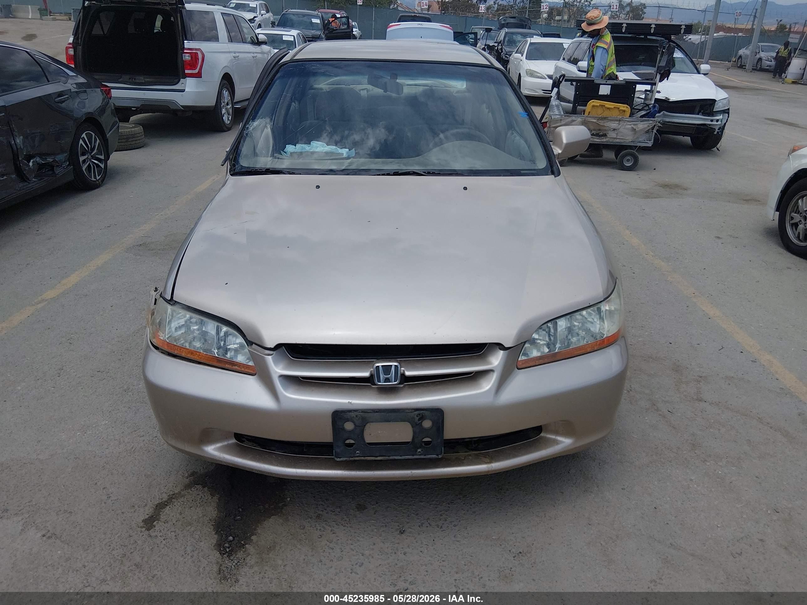 2000 Honda Accord 2.3 Se Золотой vin: 1HGCG6690YA094762