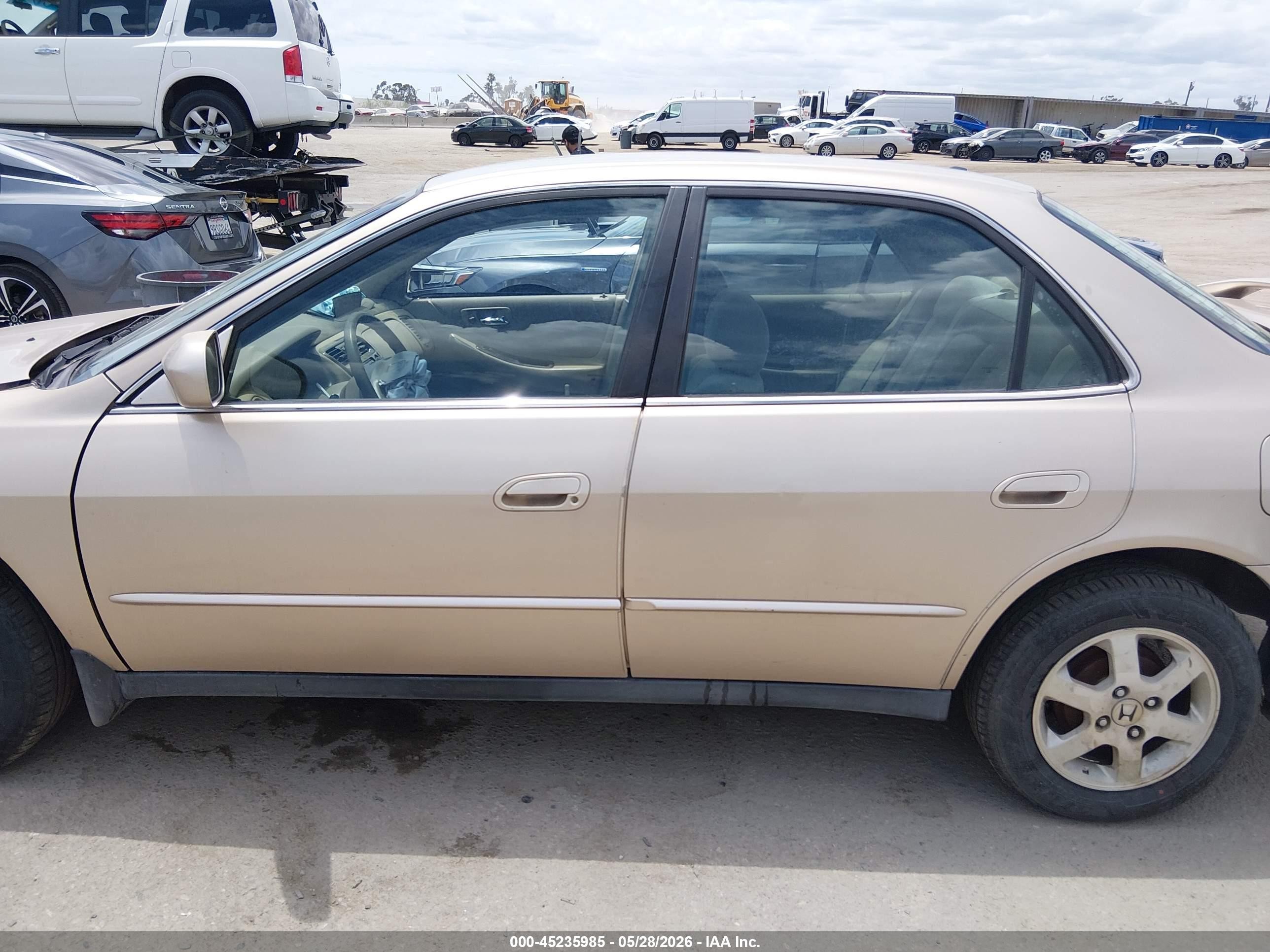 2000 Honda Accord 2.3 Se Золотой vin: 1HGCG6690YA094762