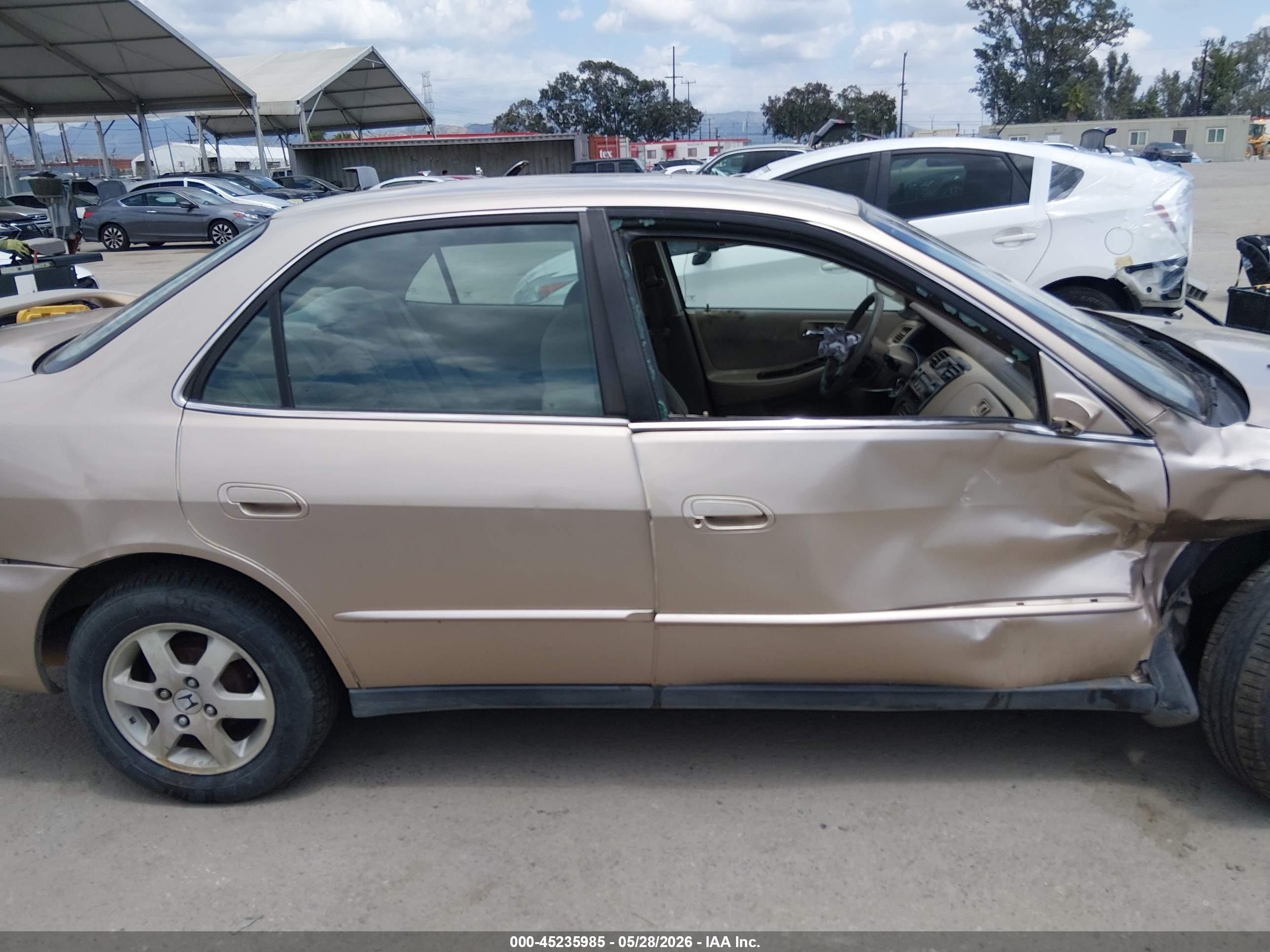 2000 Honda Accord 2.3 Se Золотой vin: 1HGCG6690YA094762