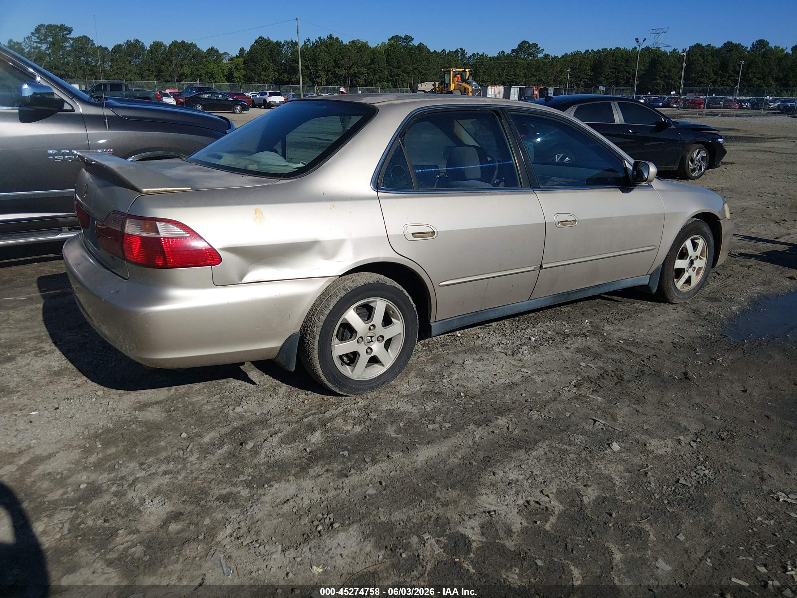 2000 Honda Accord 2.3 Se Beige vin: 1HGCG669XYA071036