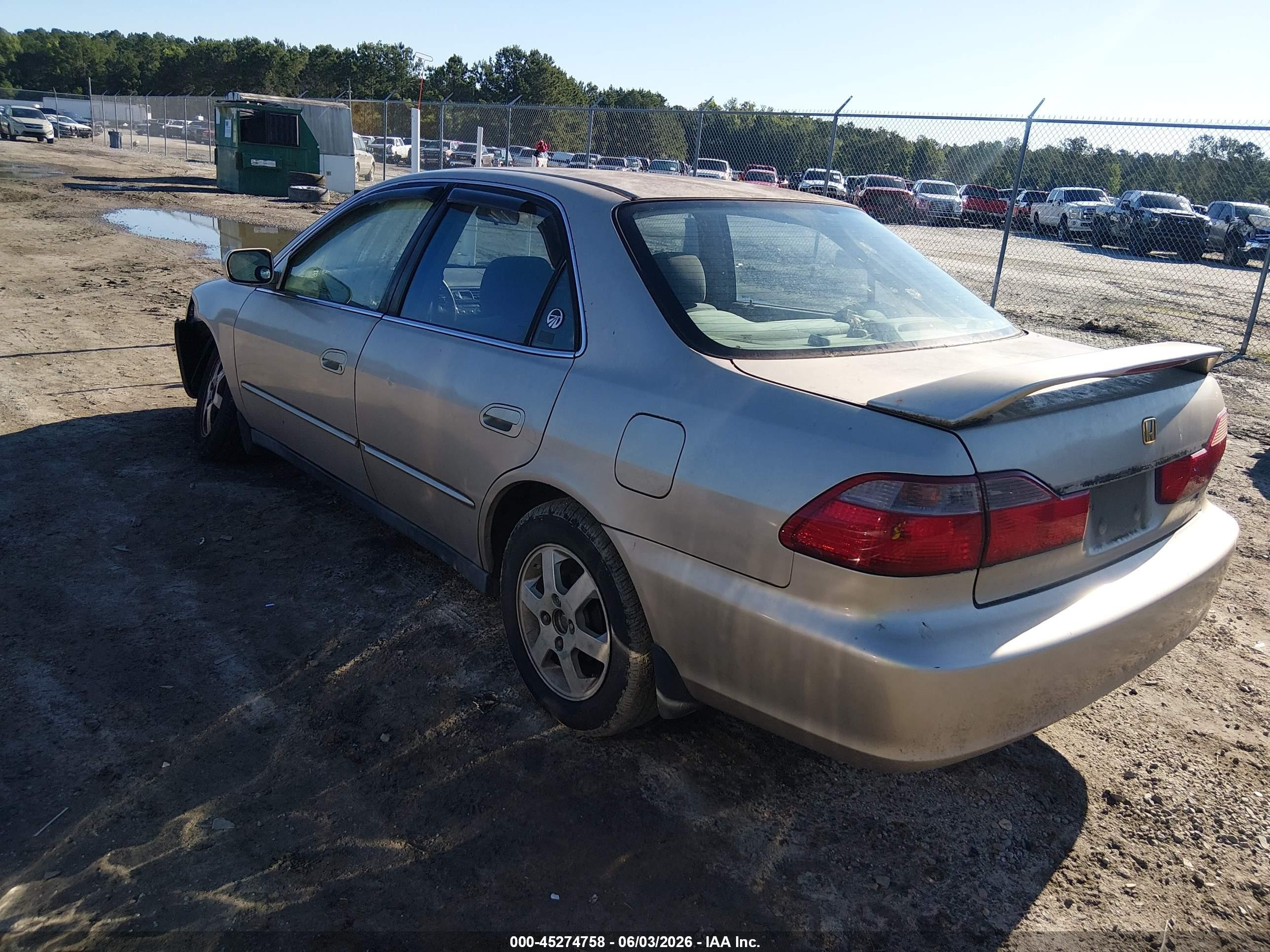 2000 Honda Accord 2.3 Se Beige vin: 1HGCG669XYA071036