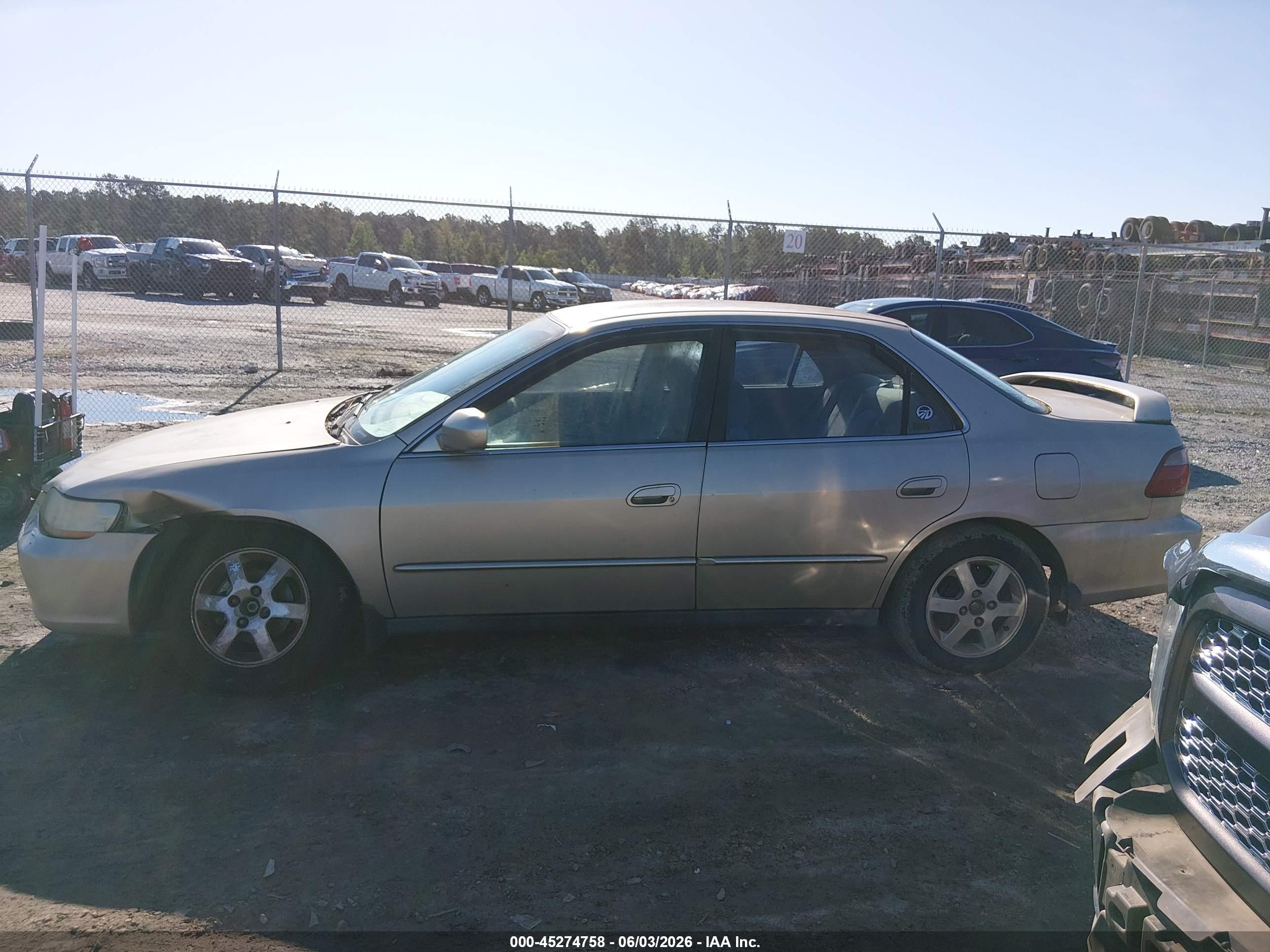 2000 Honda Accord 2.3 Se Beige vin: 1HGCG669XYA071036