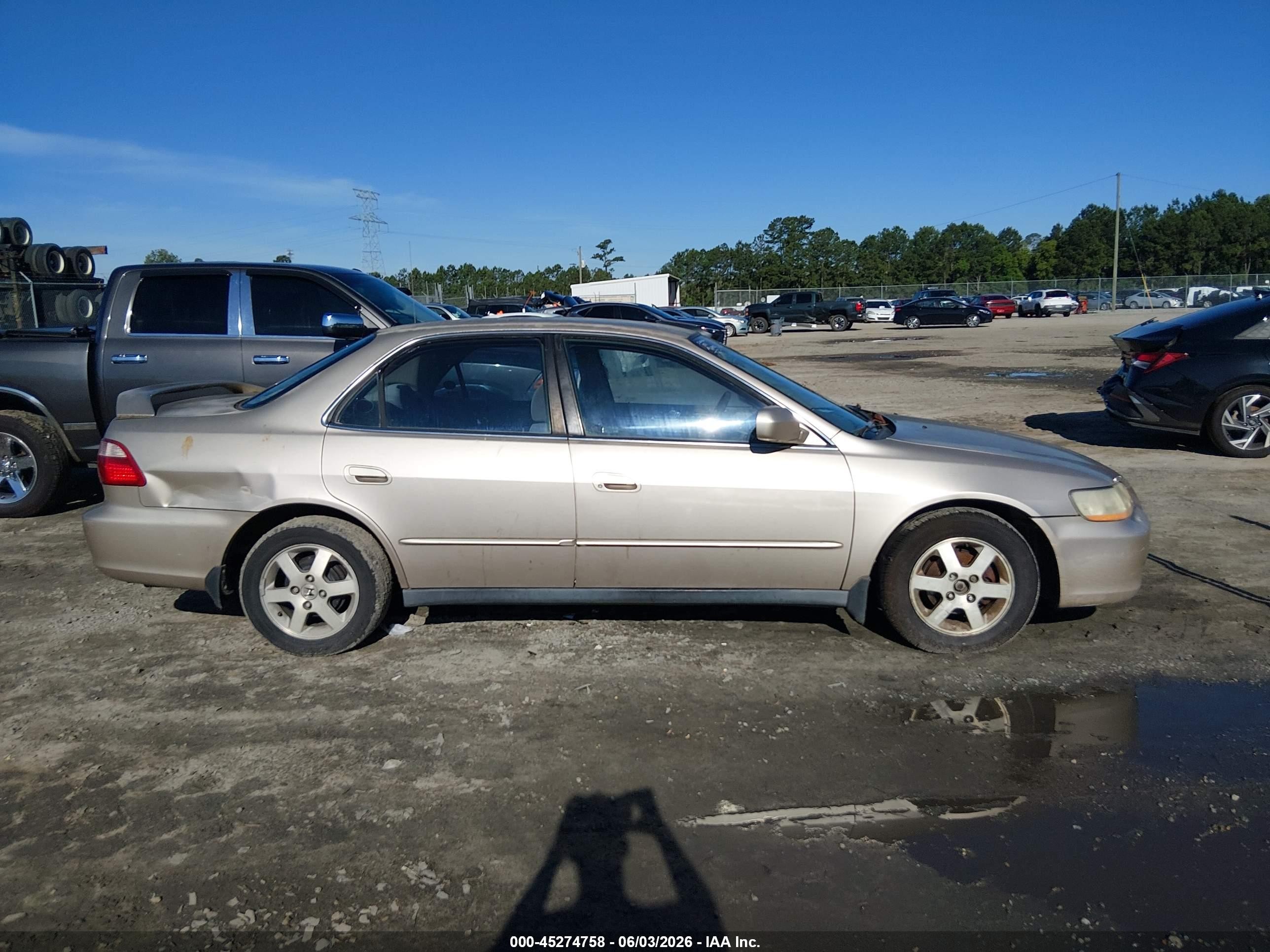 2000 Honda Accord 2.3 Se Beige vin: 1HGCG669XYA071036
