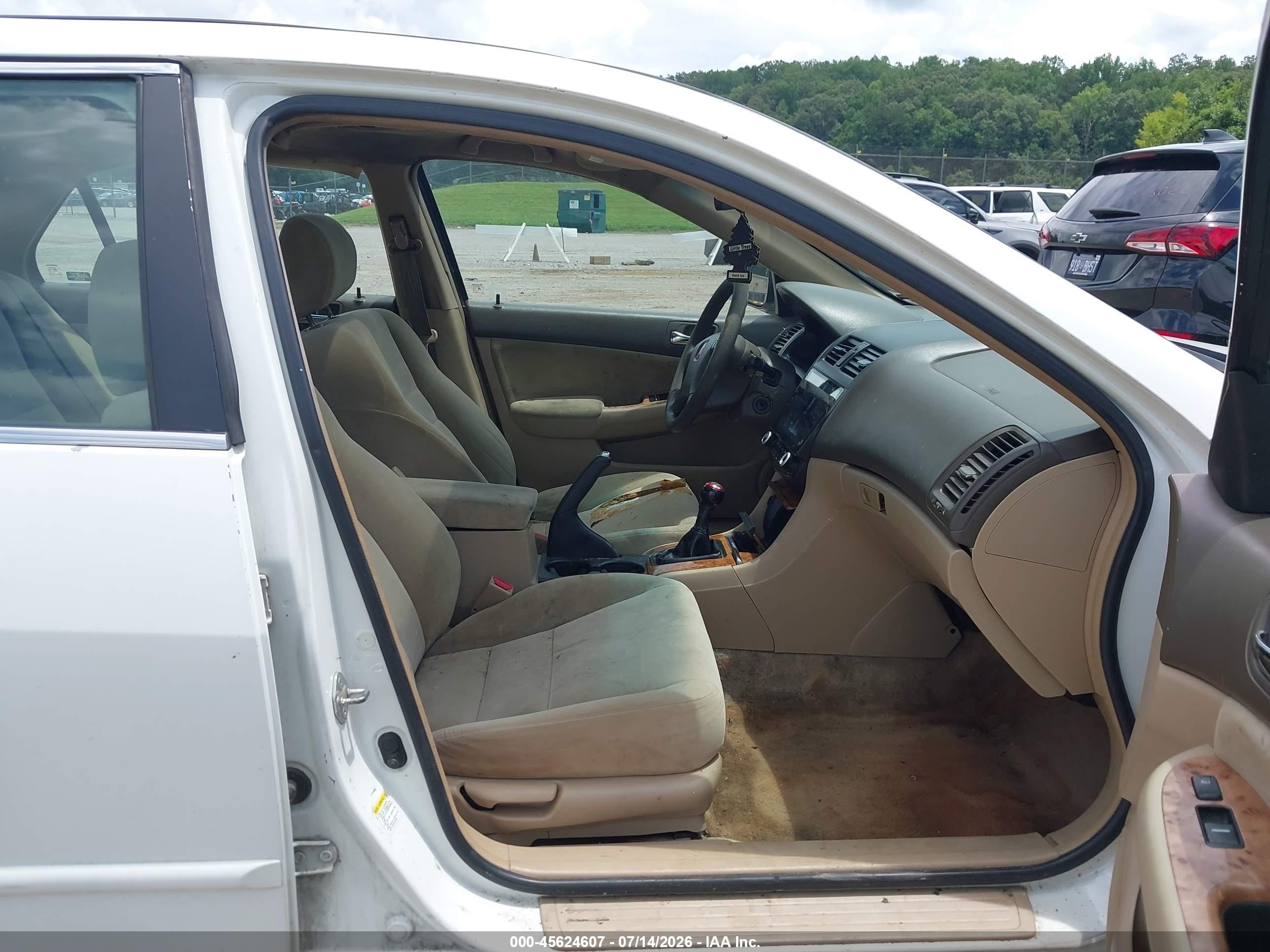 2004 Honda Accord 2.4 Ex White vin: 1HGCM55634A166901