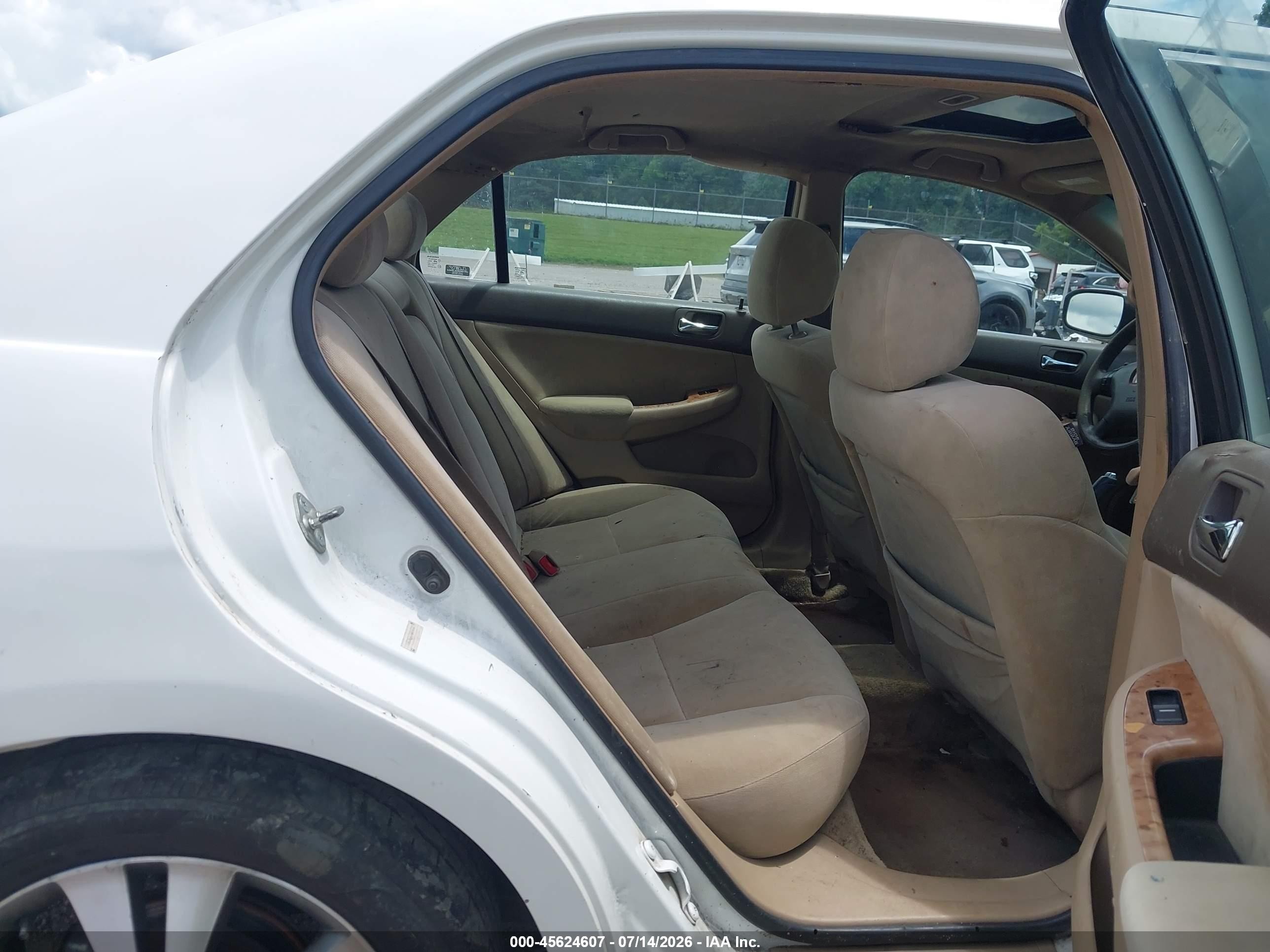 2004 Honda Accord 2.4 Ex White vin: 1HGCM55634A166901