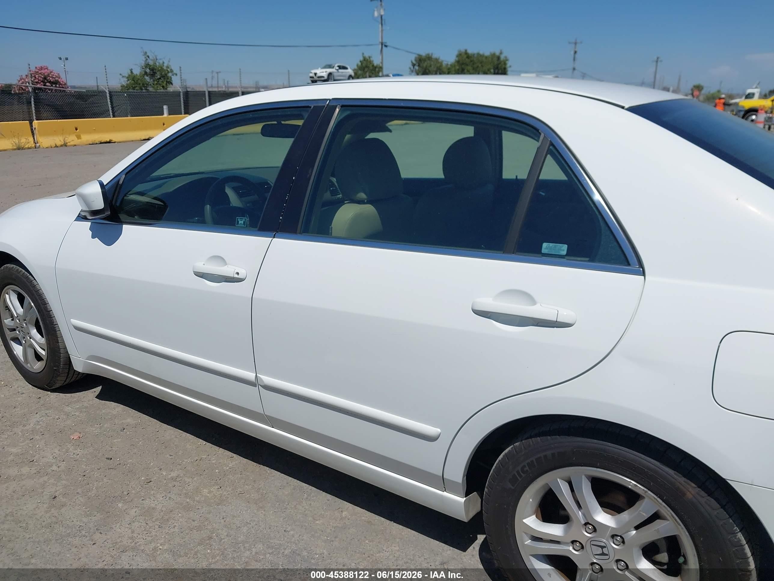 2007 Honda Accord 2.4 Ex White vin: 1HGCM55797A140896