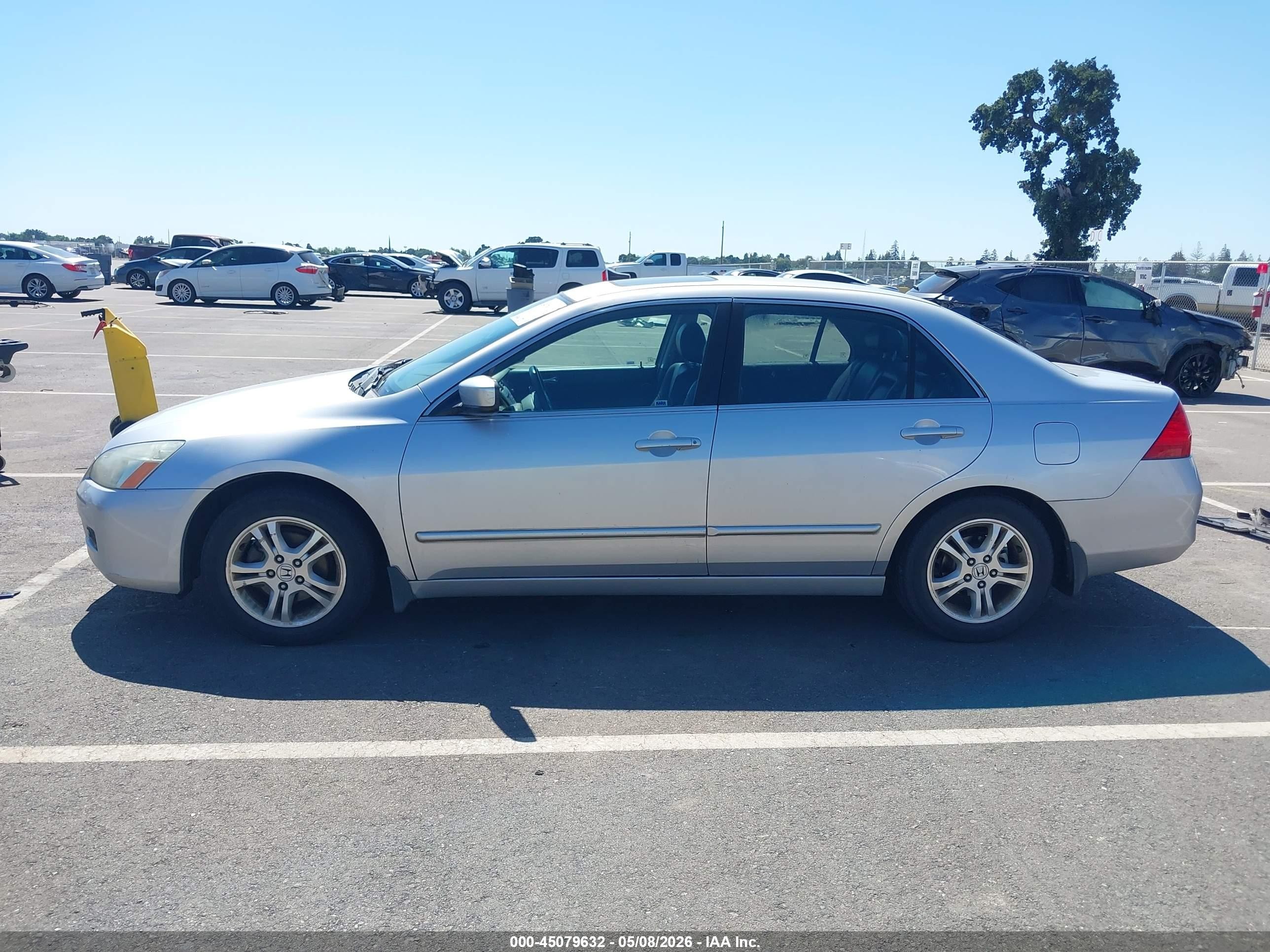 2007 Honda Accord 2.4 Ex Серебряный vin: 1HGCM55877A038845