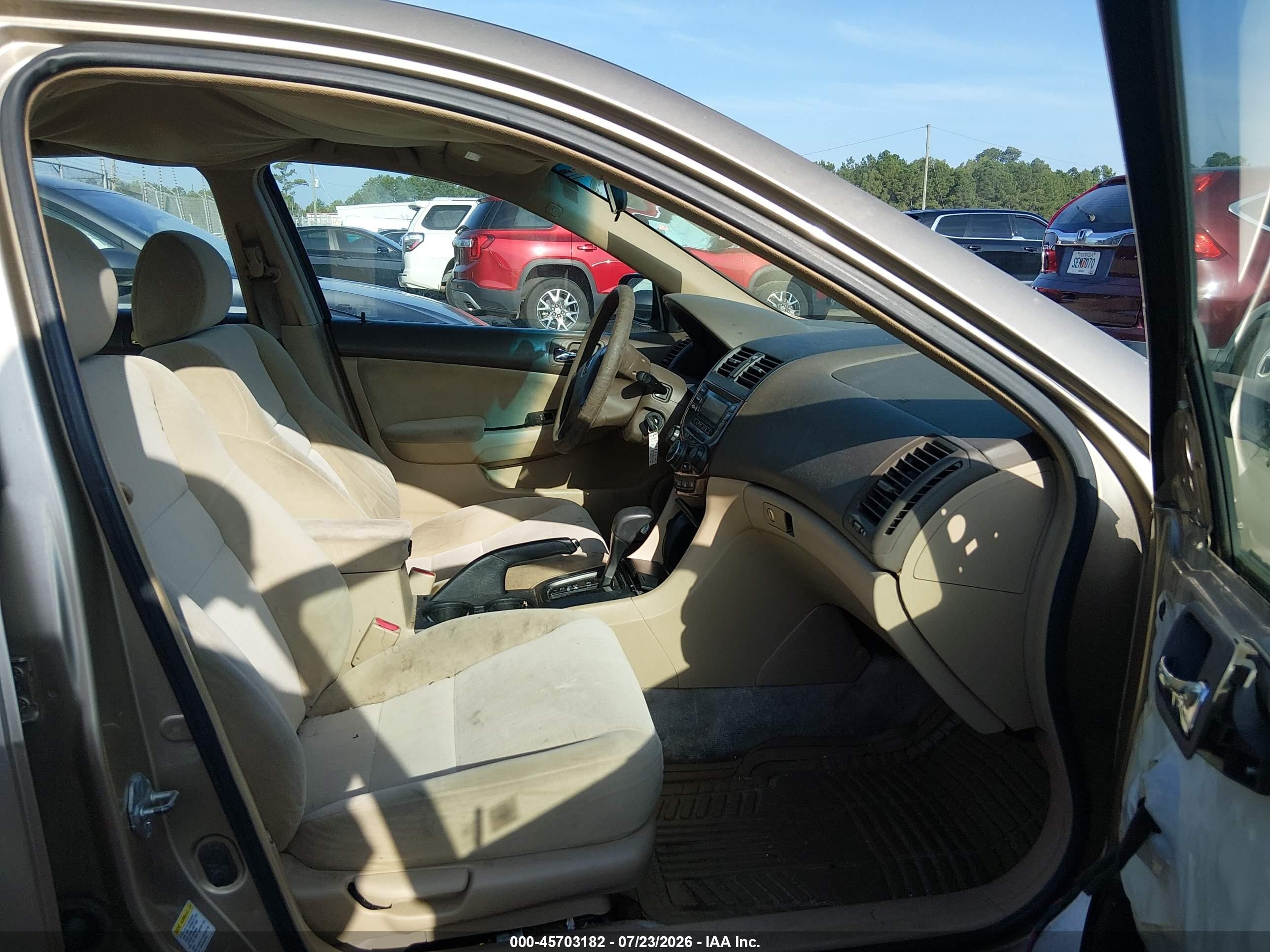 2005 Honda Accord 2.4 Dx Champagne vin: 1HGCM56105A163412