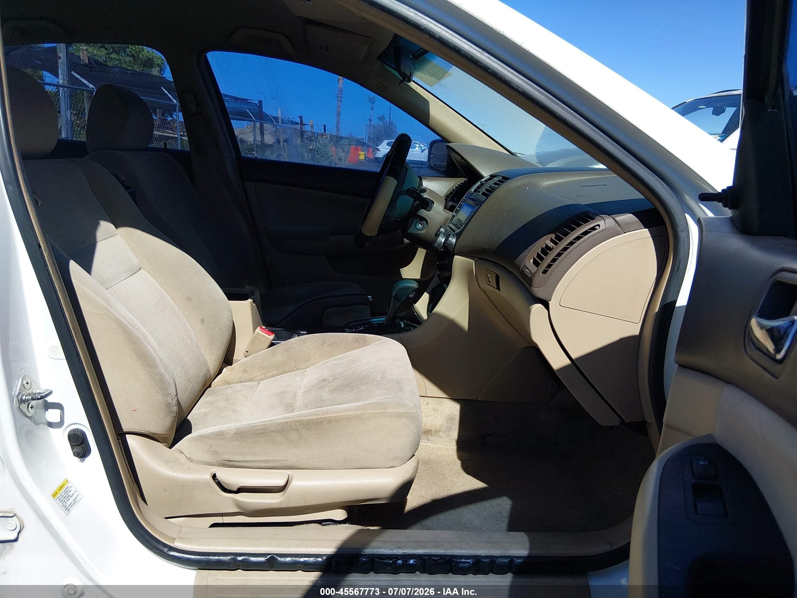 2007 Honda Accord 2.4 Vp Белый vin: 1HGCM56107A071381