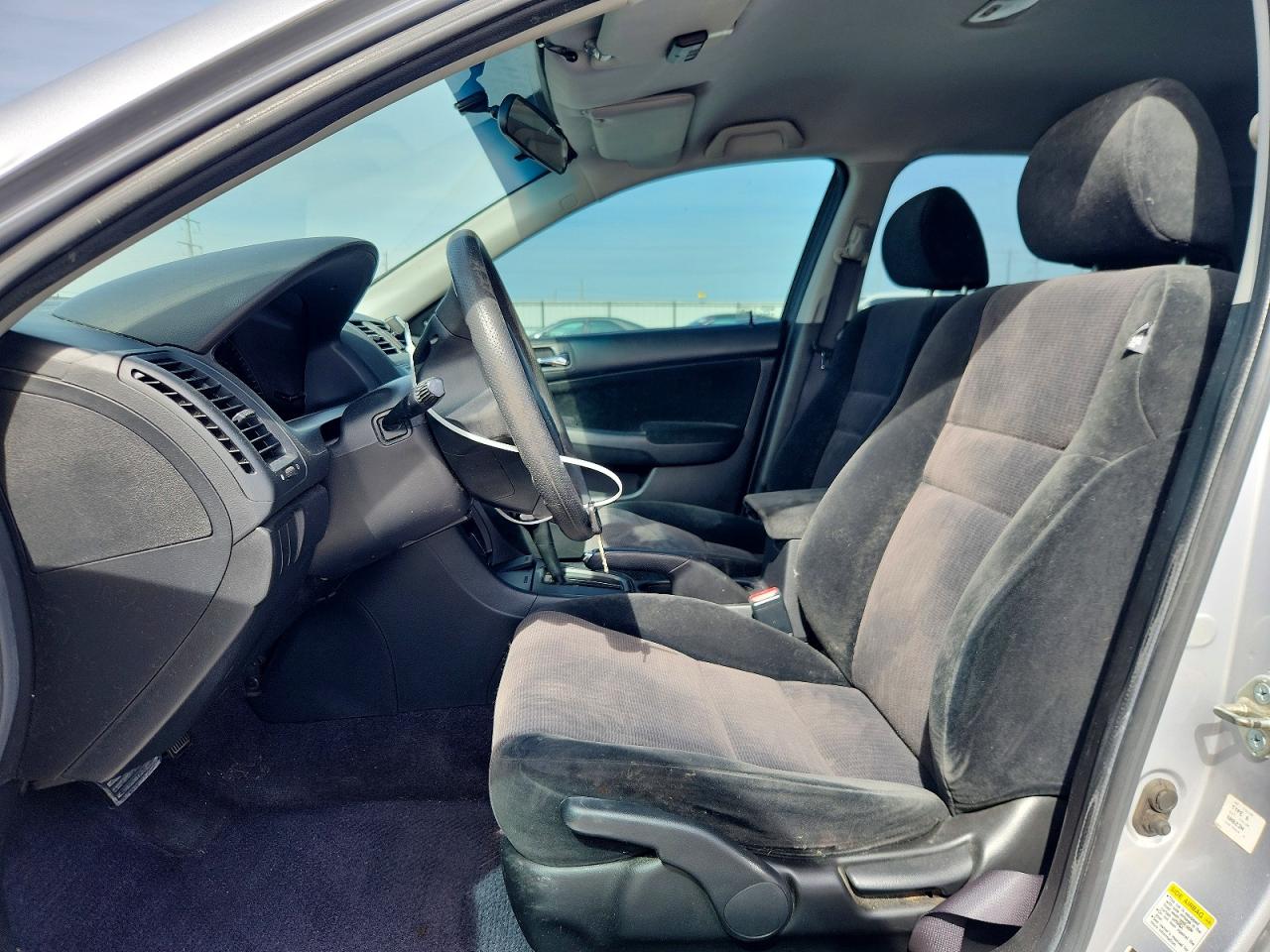 2005 Honda Accord Dx Silver vin: 1HGCM56115A058961
