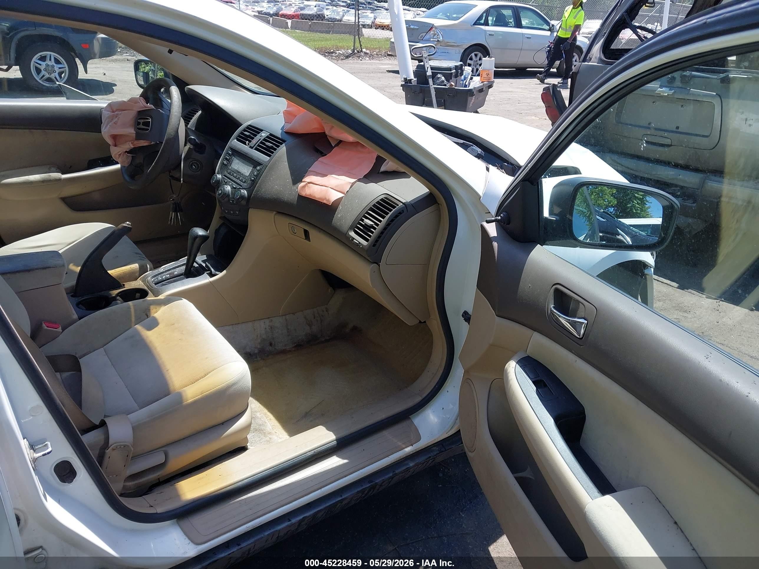 2004 Honda Accord 2.4 Dx White vin: 1HGCM56124A005216