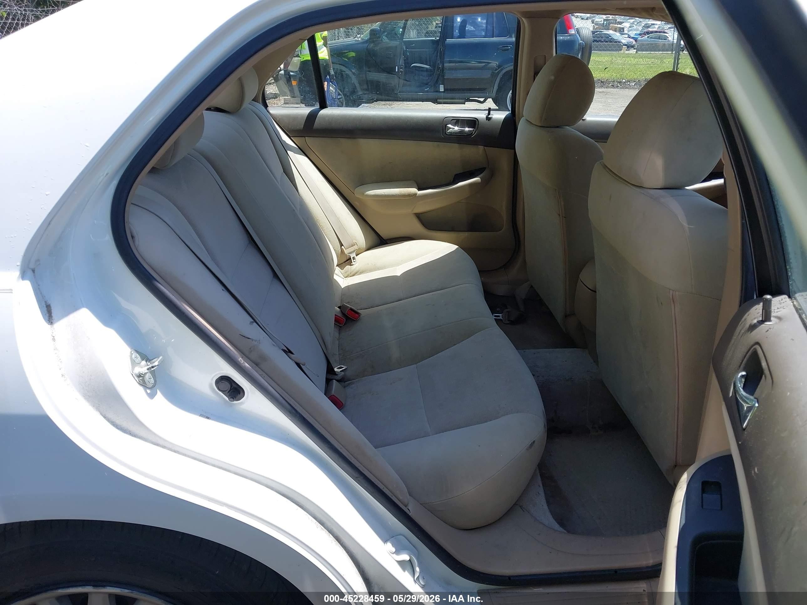 2004 Honda Accord 2.4 Dx White vin: 1HGCM56124A005216
