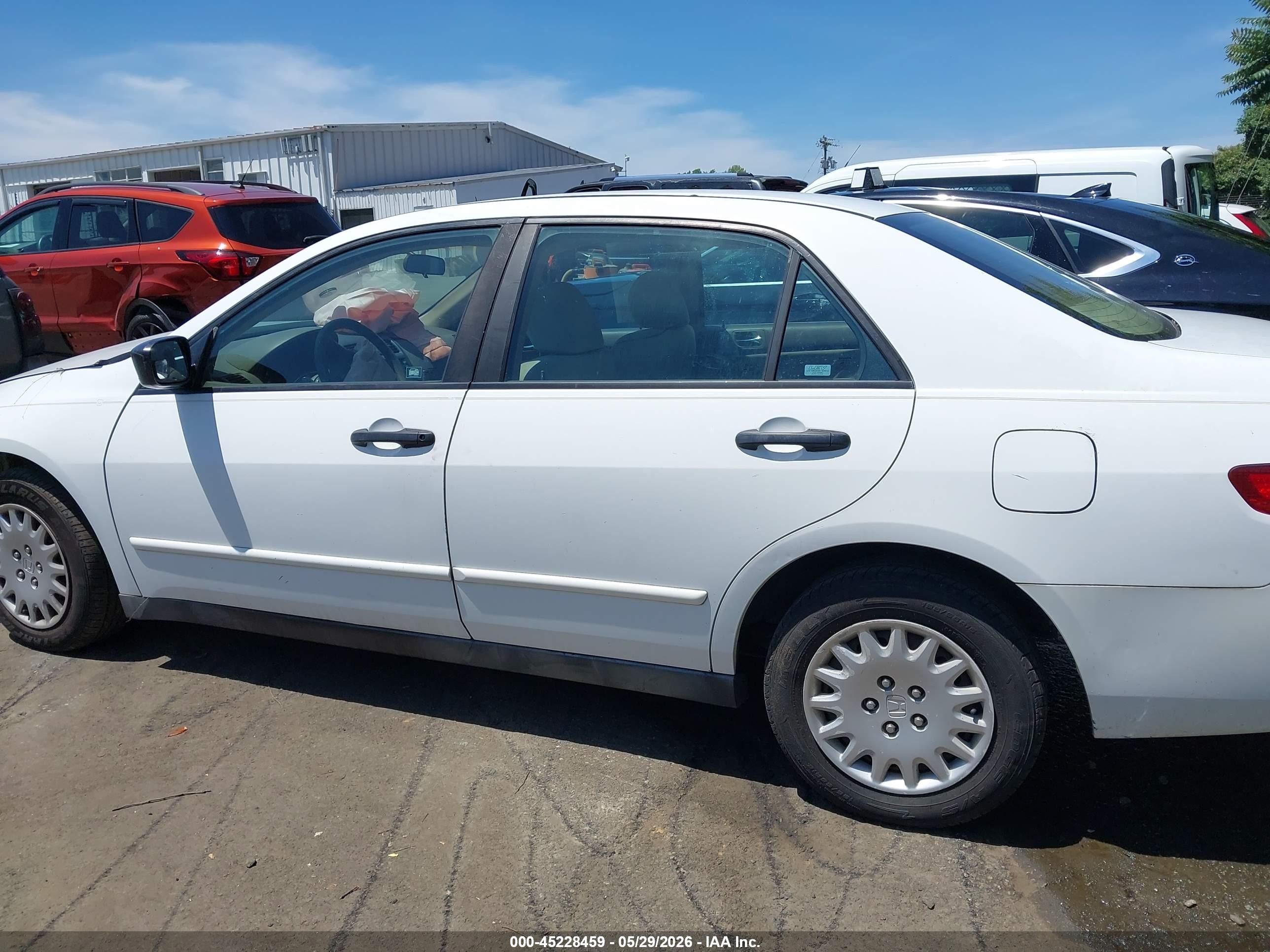 2004 Honda Accord 2.4 Dx White vin: 1HGCM56124A005216
