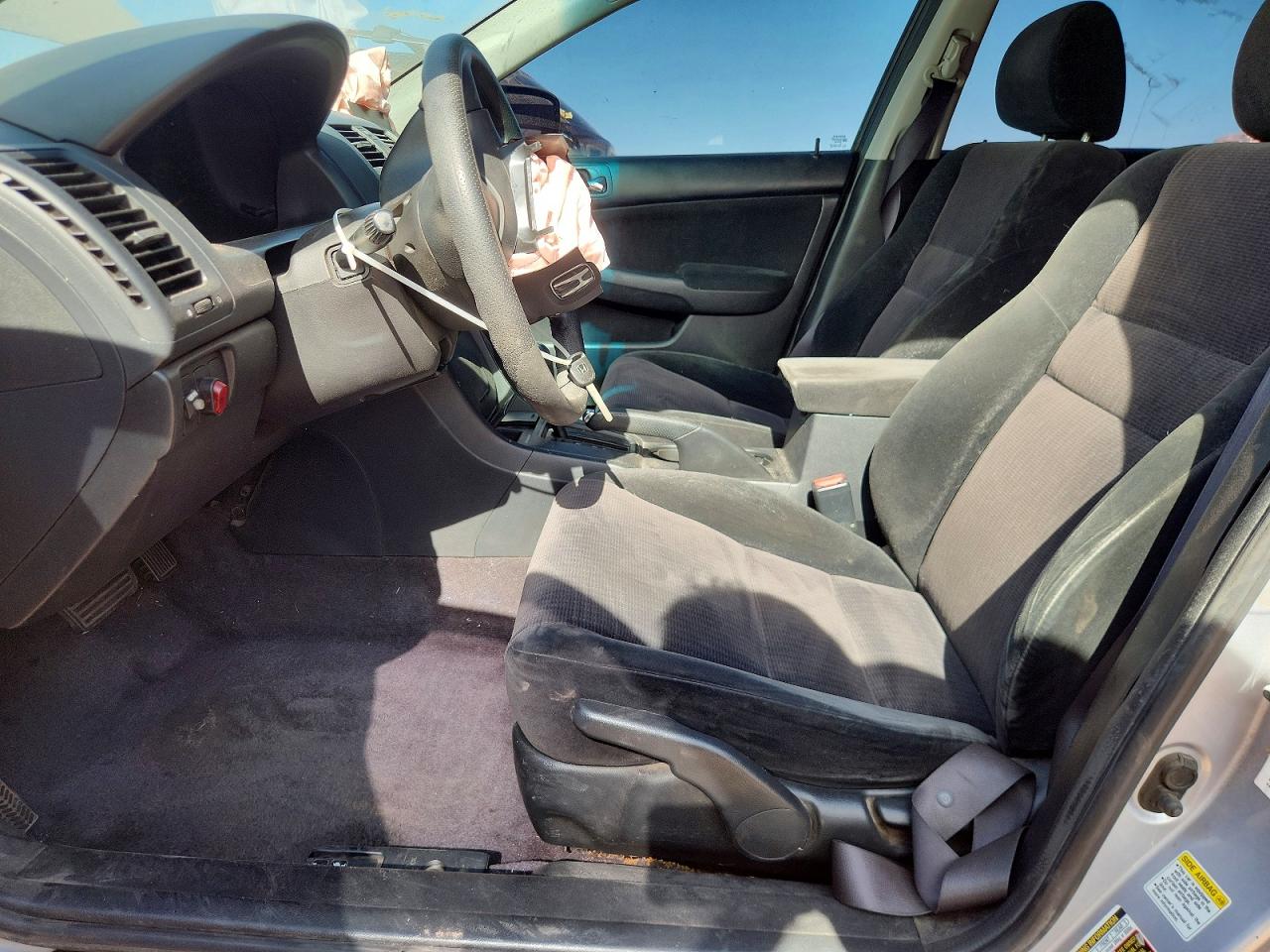 2005 Honda Accord Dx Silver vin: 1HGCM56125A009574