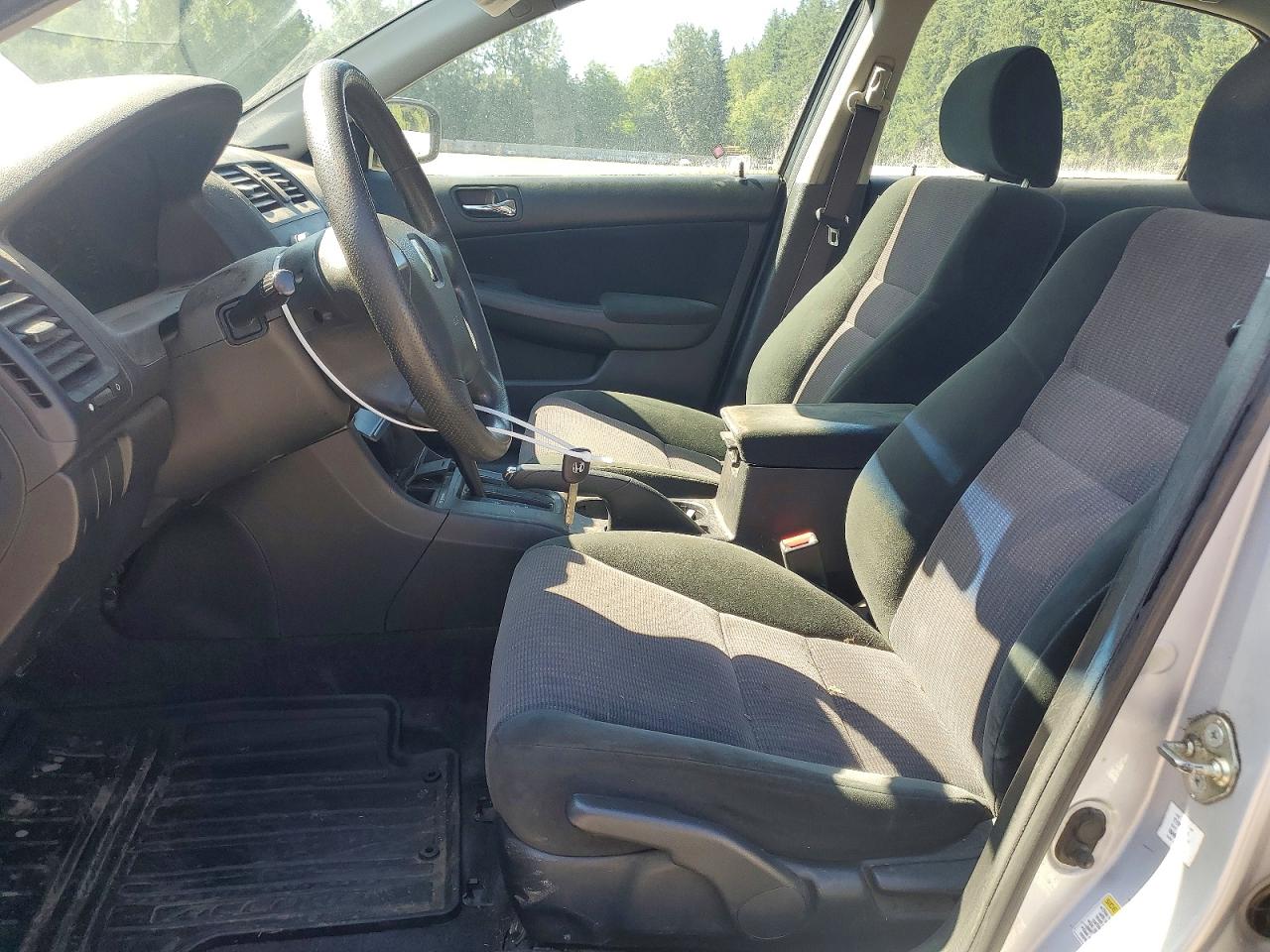 2005 Honda Accord Dx Silver vin: 1HGCM56125A080046