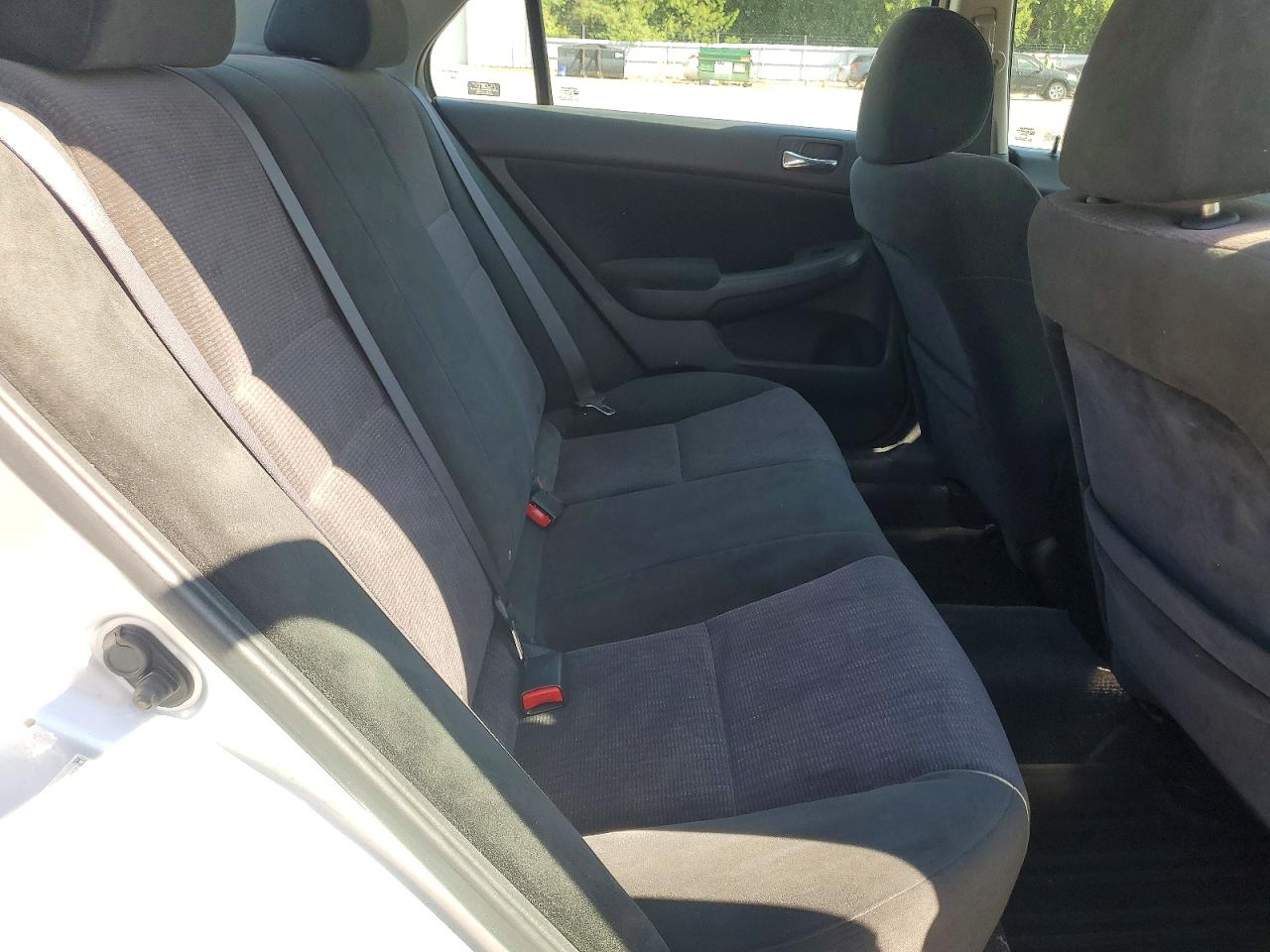2005 Honda Accord Dx Silver vin: 1HGCM56125A080046