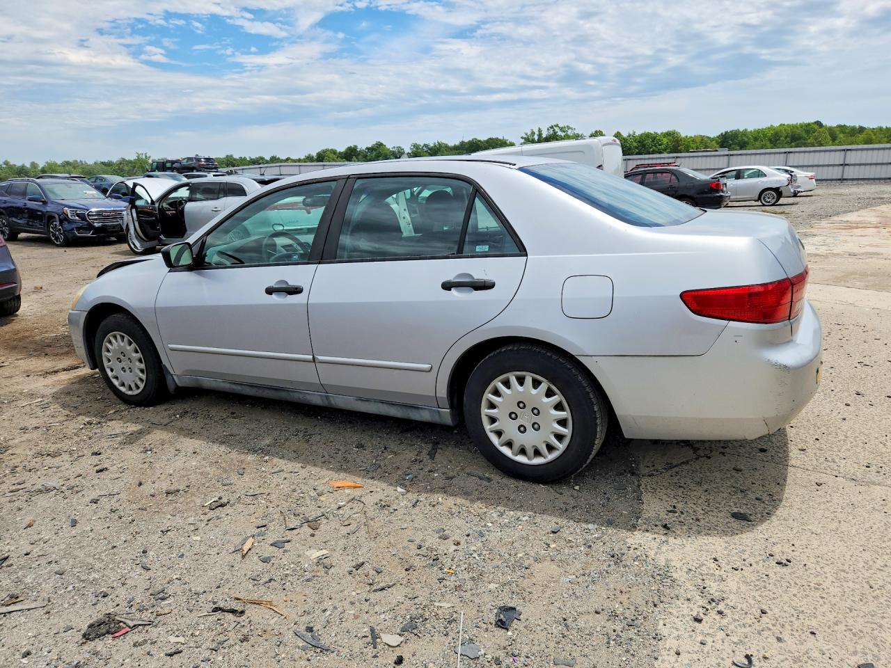 2005 Honda Accord Dx Silver vin: 1HGCM56125A176260