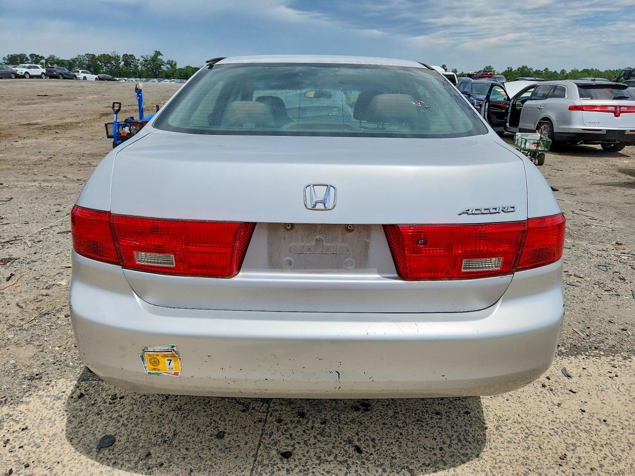 2005 Honda Accord Dx Silver vin: 1HGCM56125A176260