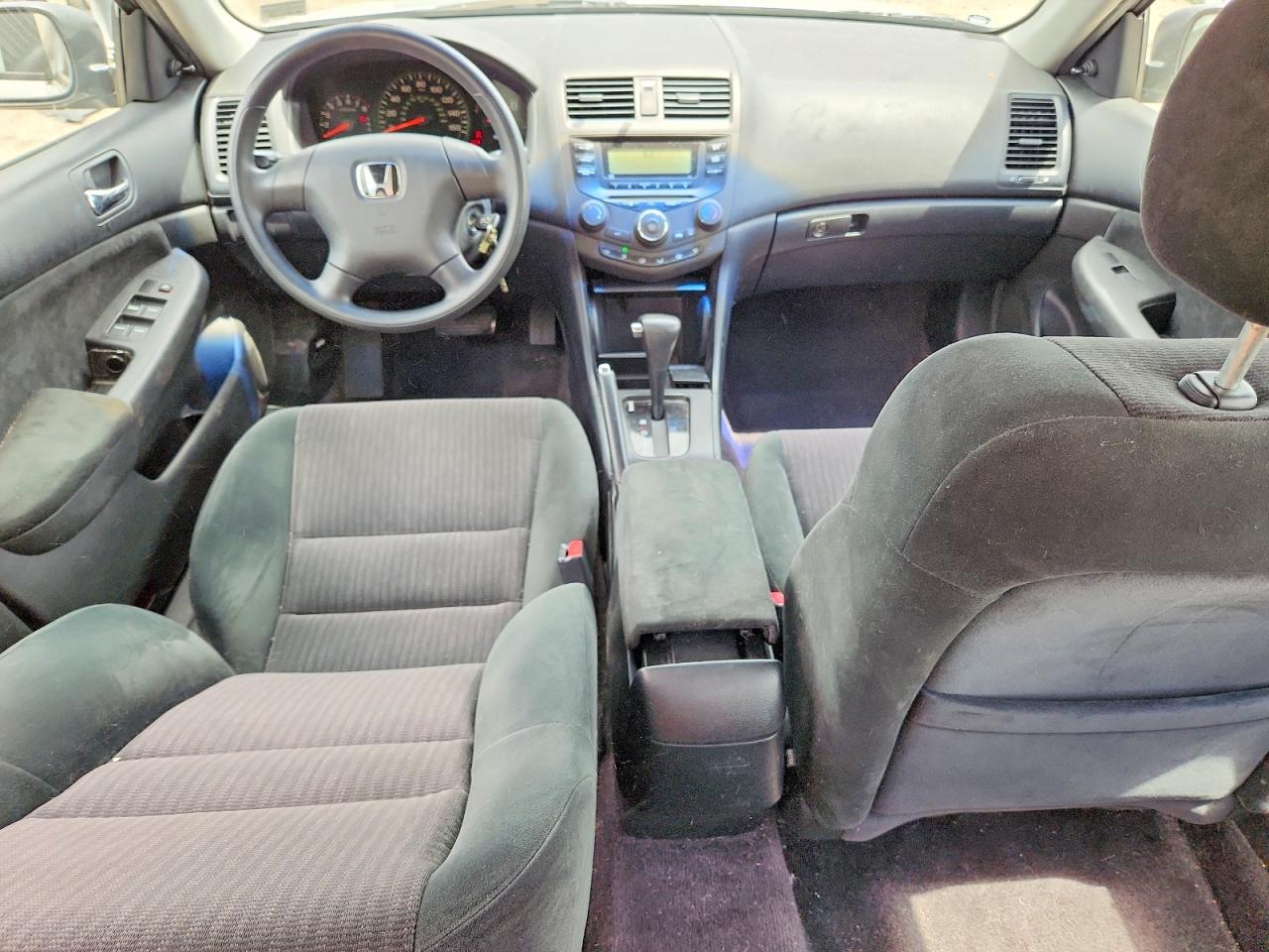 2005 Honda Accord Dx Silver vin: 1HGCM56125A176260