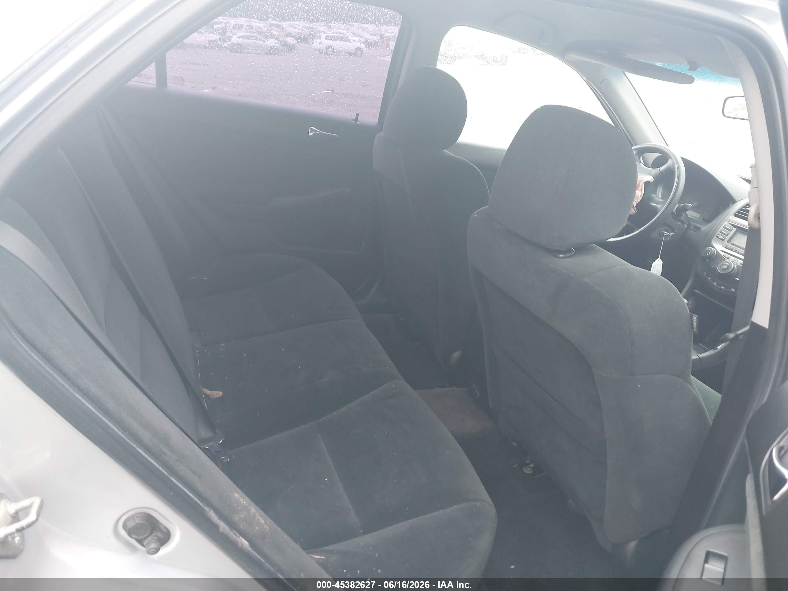 2006 Honda Accord 2.4 Vp Silver vin: 1HGCM56126A112222