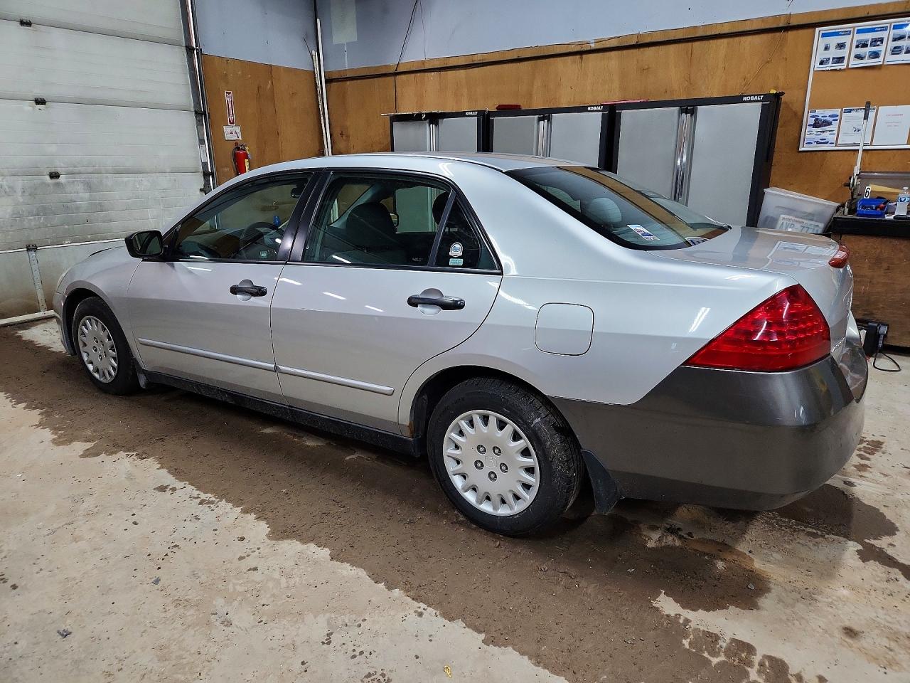2007 Honda Accord Value Серебряный vin: 1HGCM56147A215675