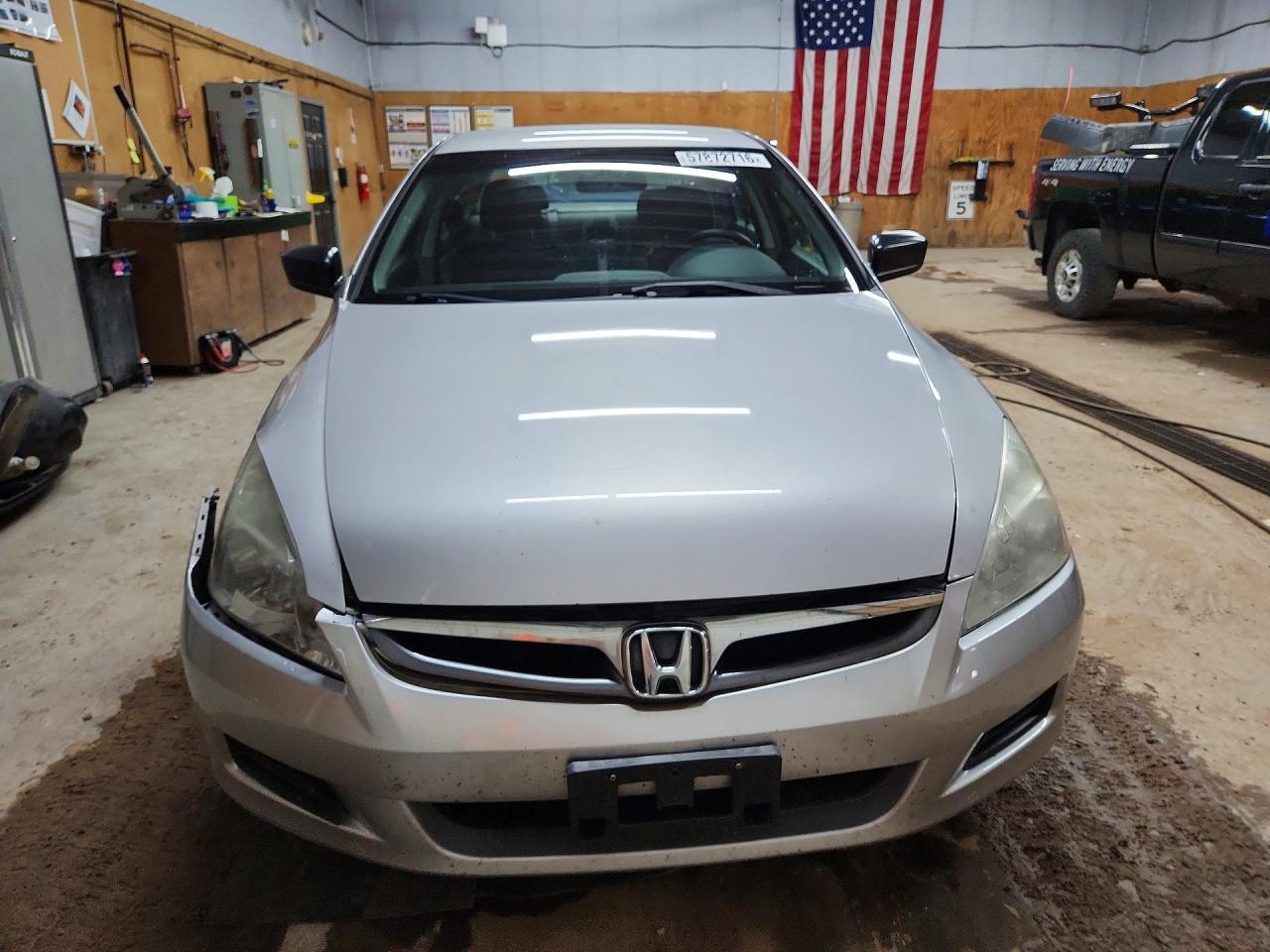 2007 Honda Accord Value Серебряный vin: 1HGCM56147A215675