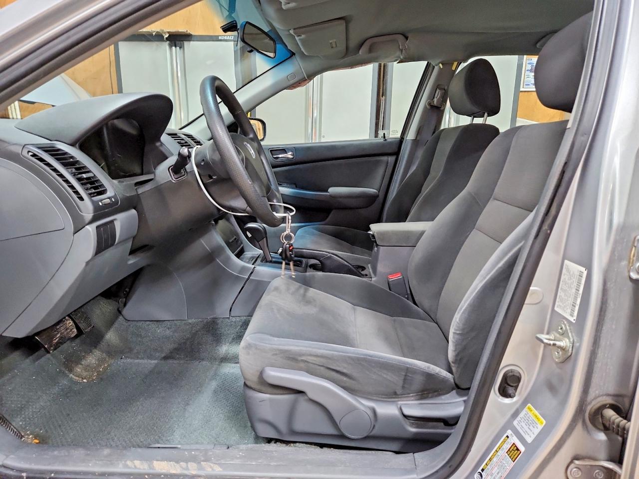 2007 Honda Accord Value Серебряный vin: 1HGCM56147A215675
