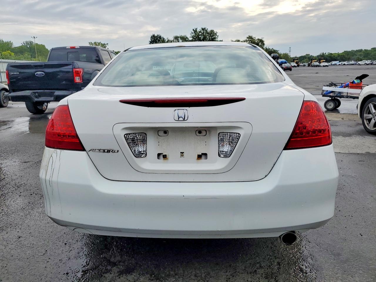 2007 Honda Accord Value White vin: 1HGCM56167A152448