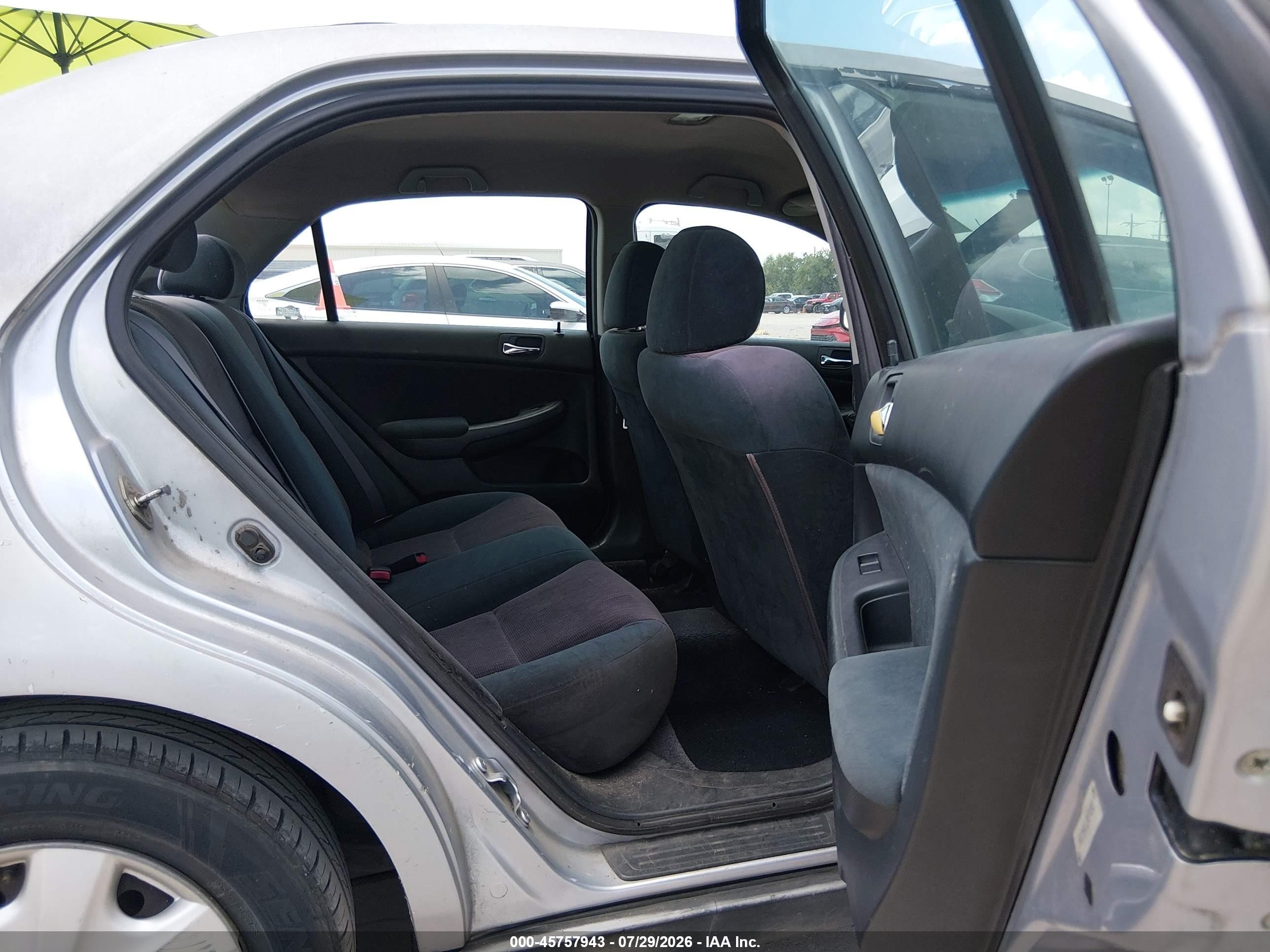 2003 Honda Accord 2.4 Dx Silver vin: 1HGCM56173A074093