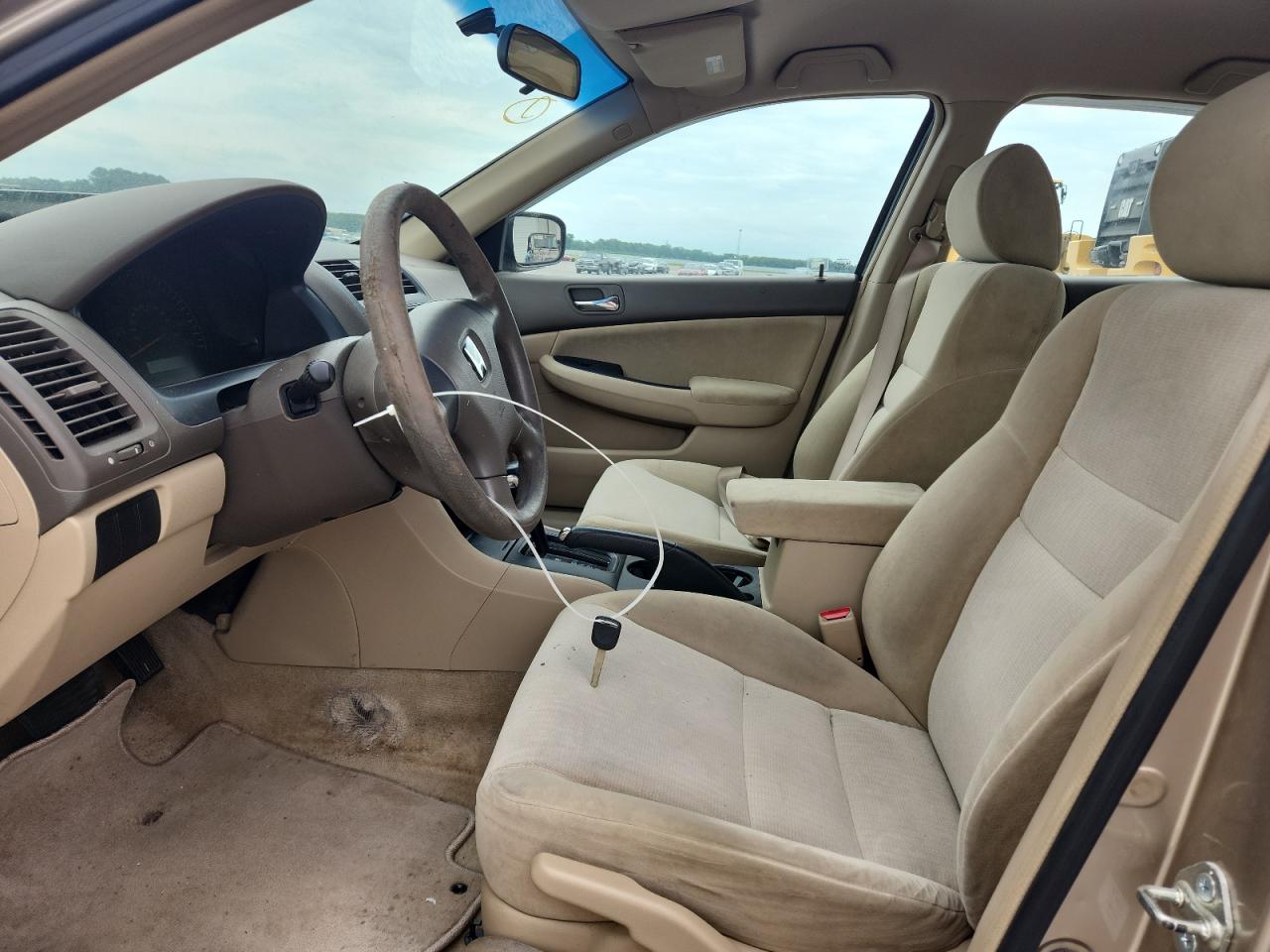 2005 Honda Accord Dx Gold vin: 1HGCM56185A124096