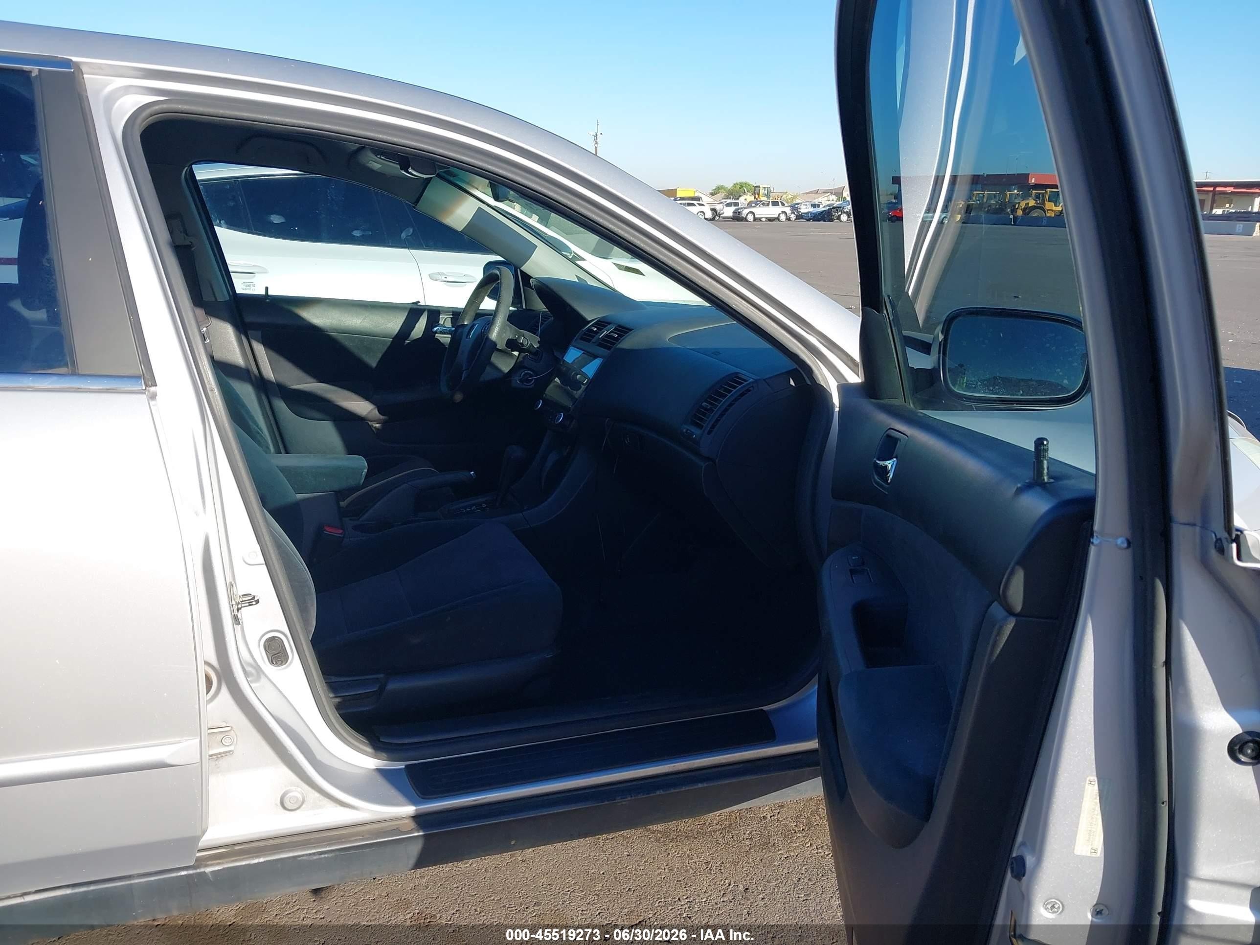 2003 Honda Accord Sdn Lx Silver vin: 1HGCM56303A100003