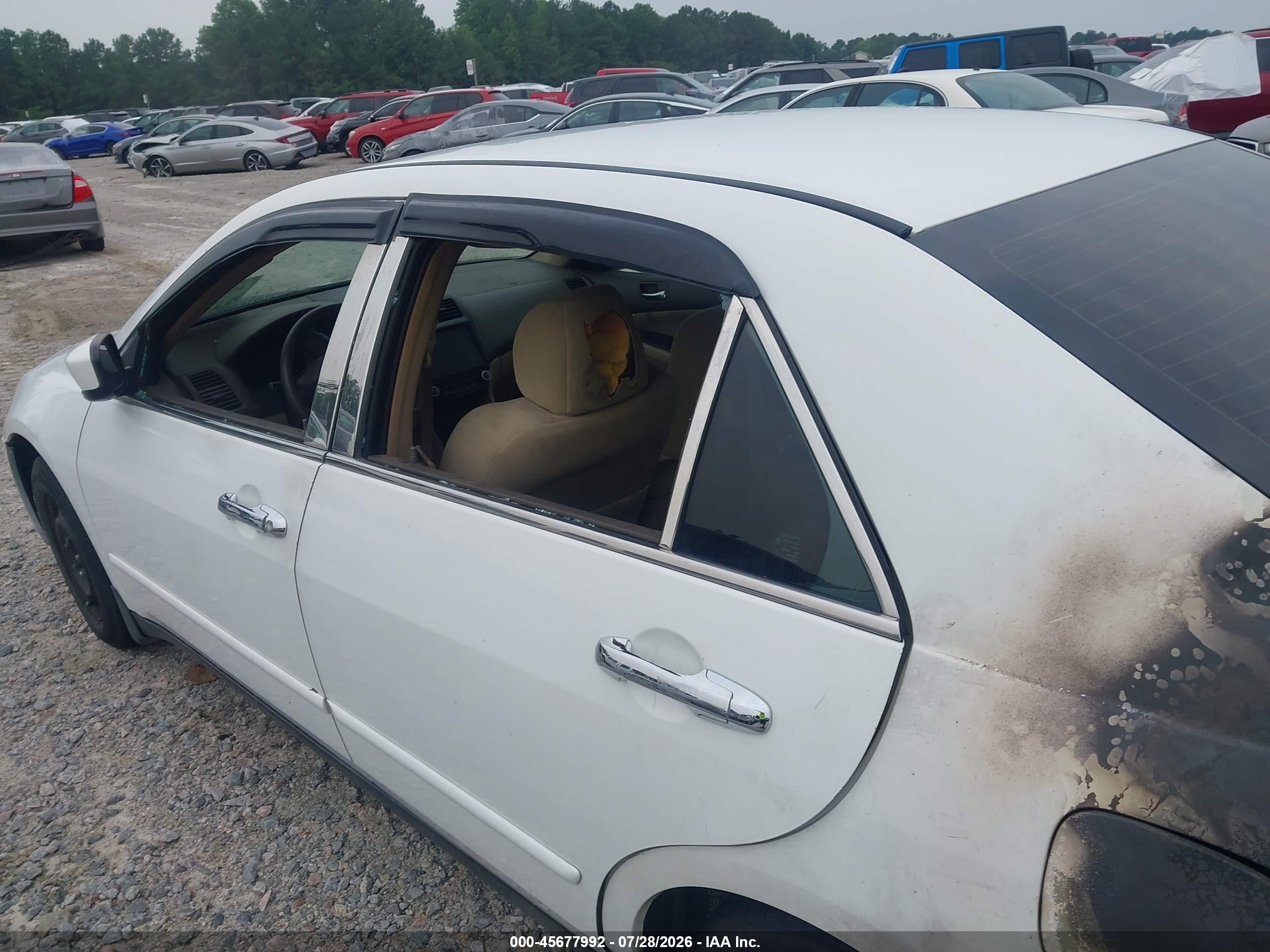 2004 Honda Accord 2.4 Lx White vin: 1HGCM56304A013980