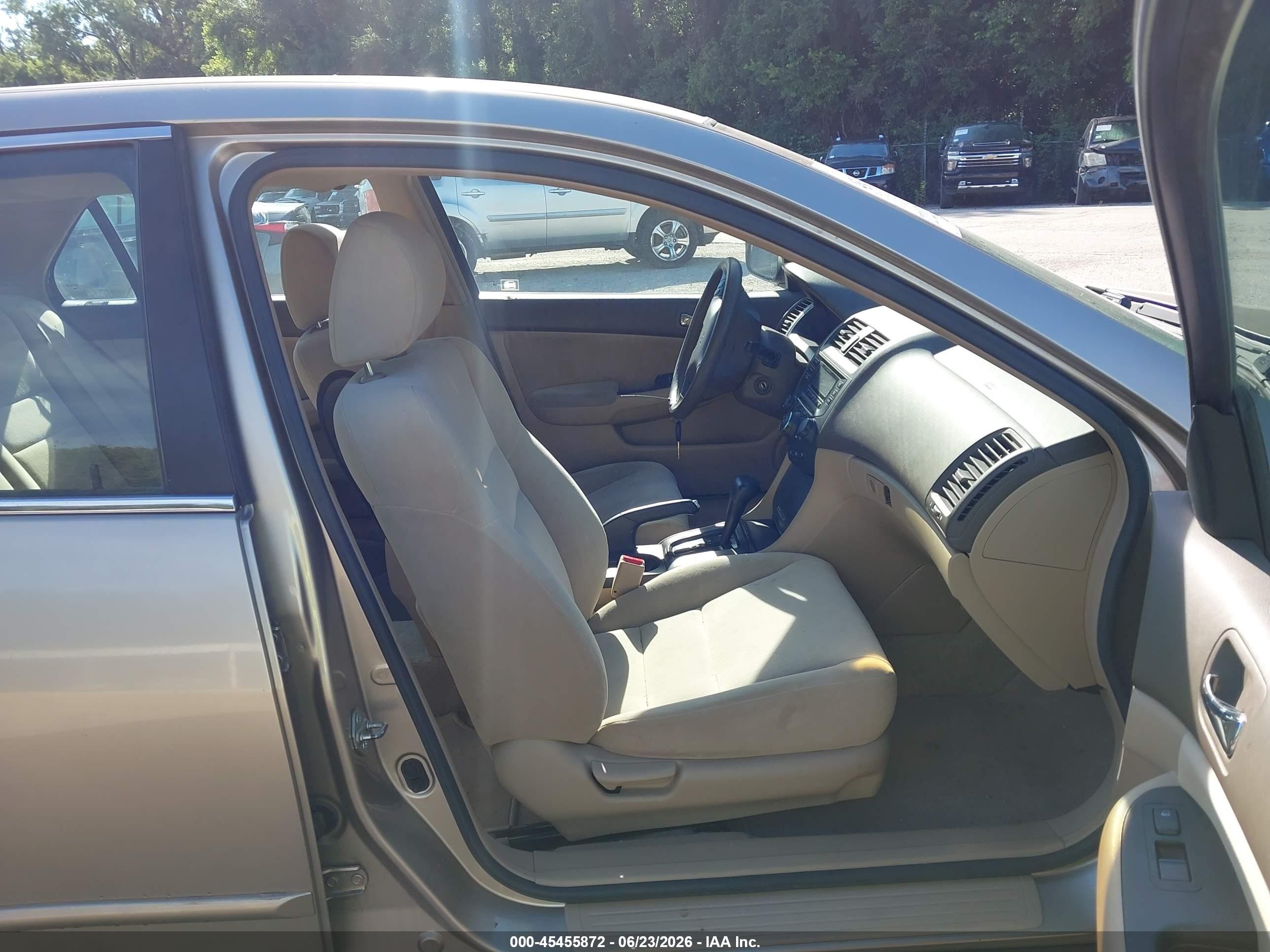2003 Honda Accord Sdn Lx Cream vin: 1HGCM56313A012366