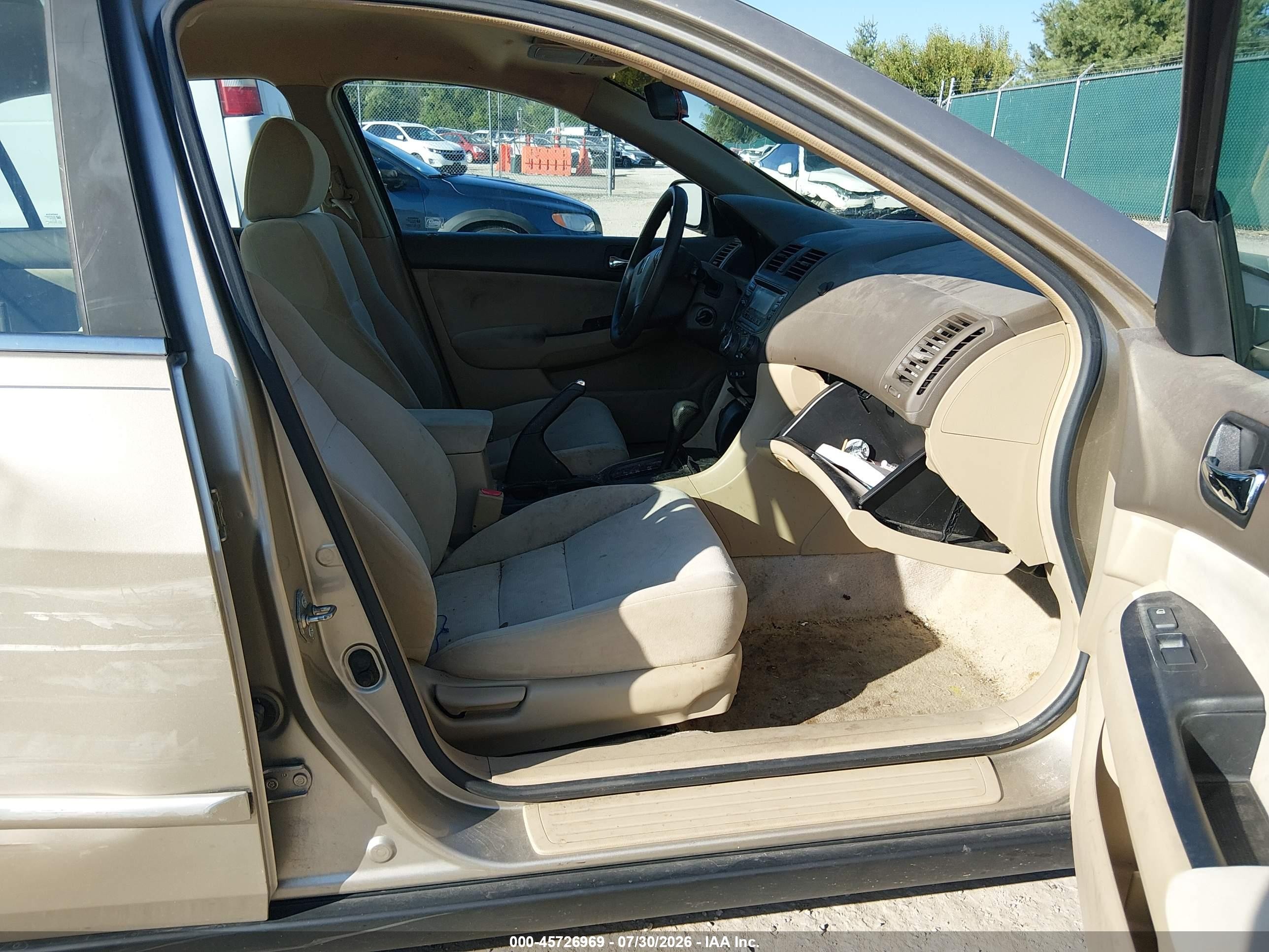 2003 Honda Accord 2.4 Lx Бежевый vin: 1HGCM56313A042922