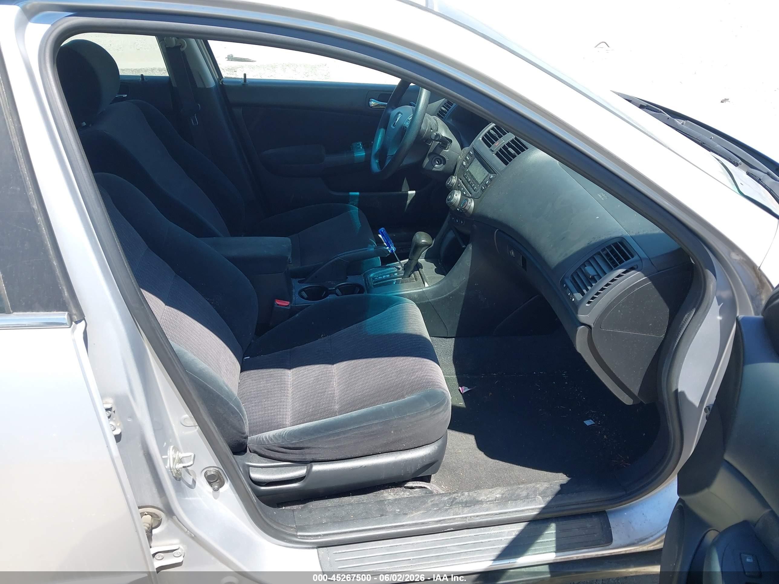 2003 Honda Accord 2.4 Lx Серебряный vin: 1HGCM56323A102996