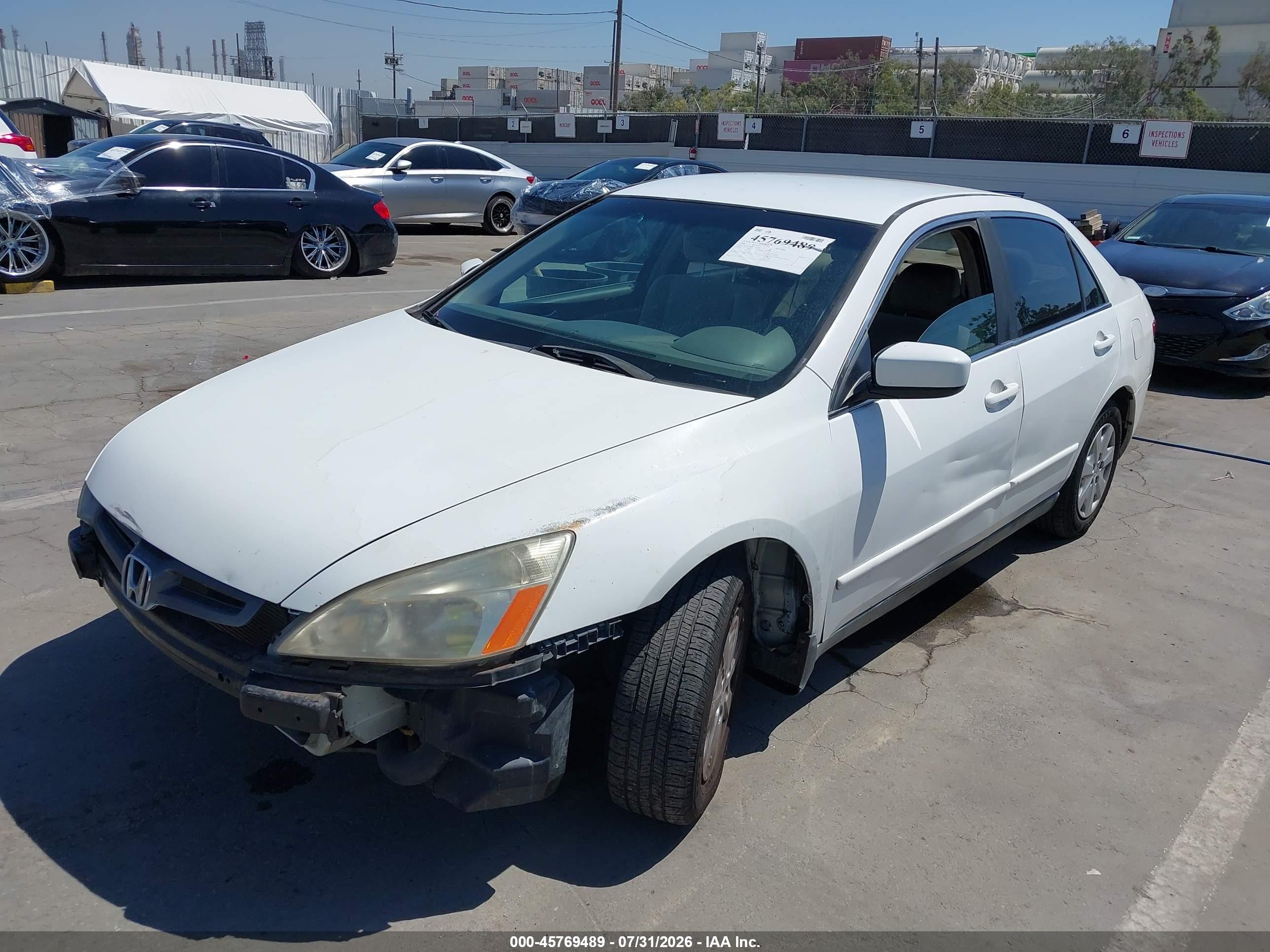 2004 Honda Accord 2.4 Lx Белый vin: 1HGCM56324A111554