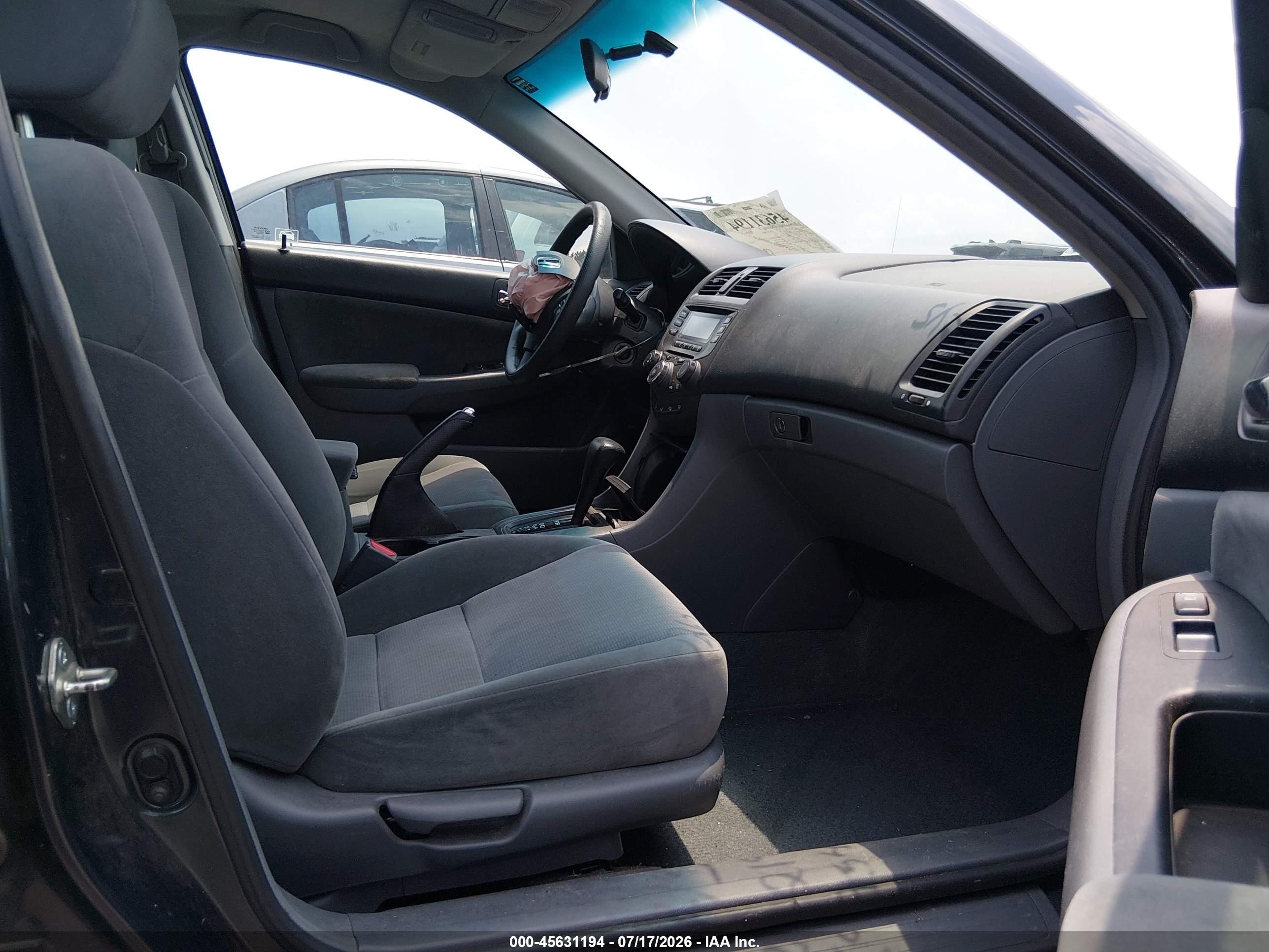 2004 Honda Accord 2.4 Lx Серый vin: 1HGCM56324A139547