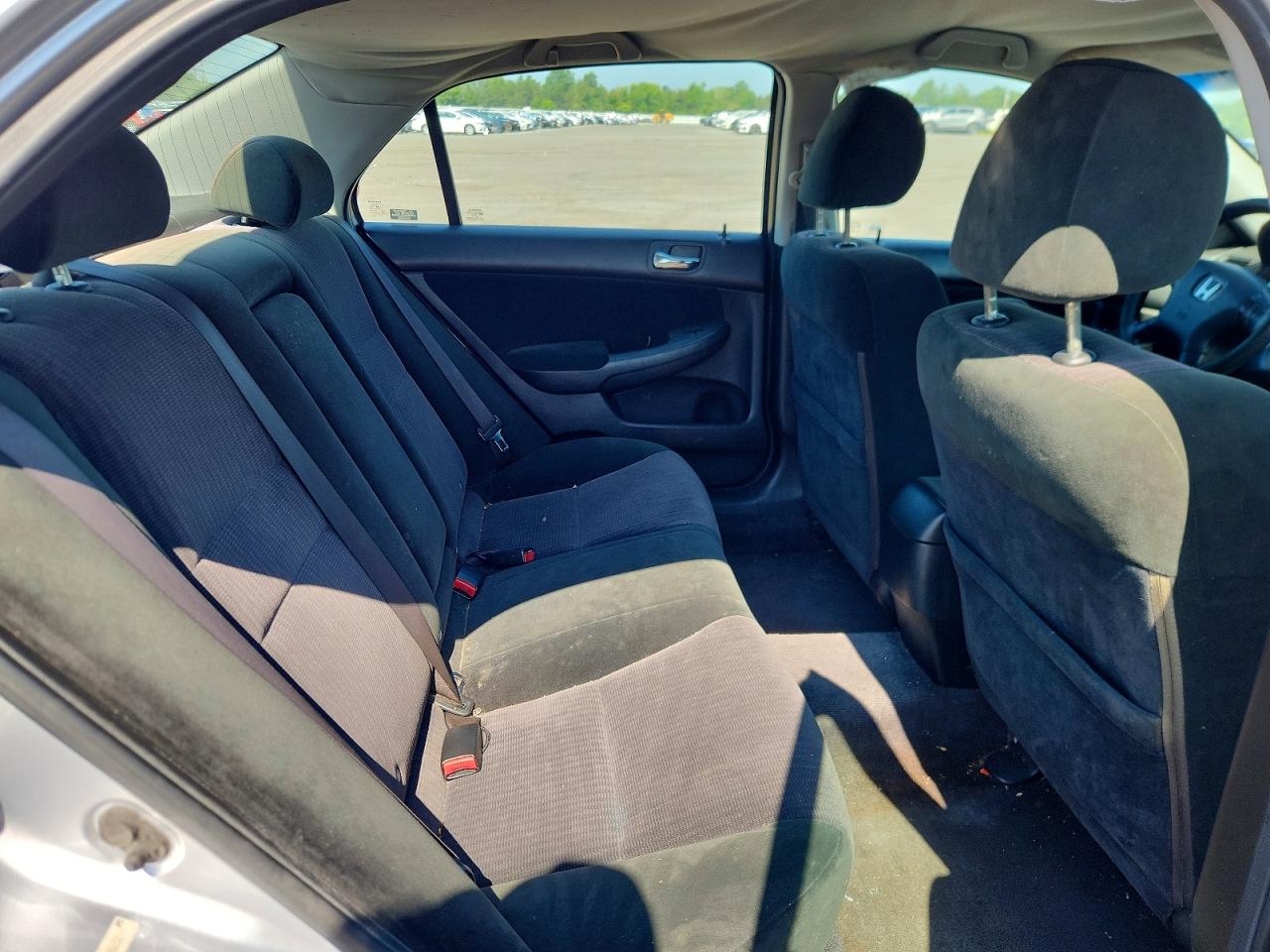 2004 Honda Accord Lx Silver vin: 1HGCM56344A165177