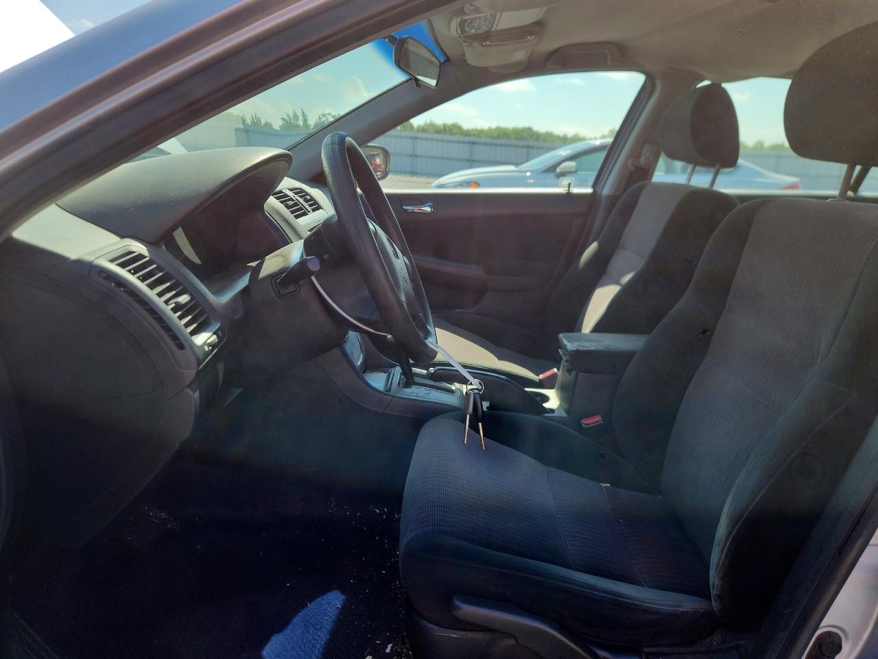 2004 Honda Accord Lx Silver vin: 1HGCM56344A165177