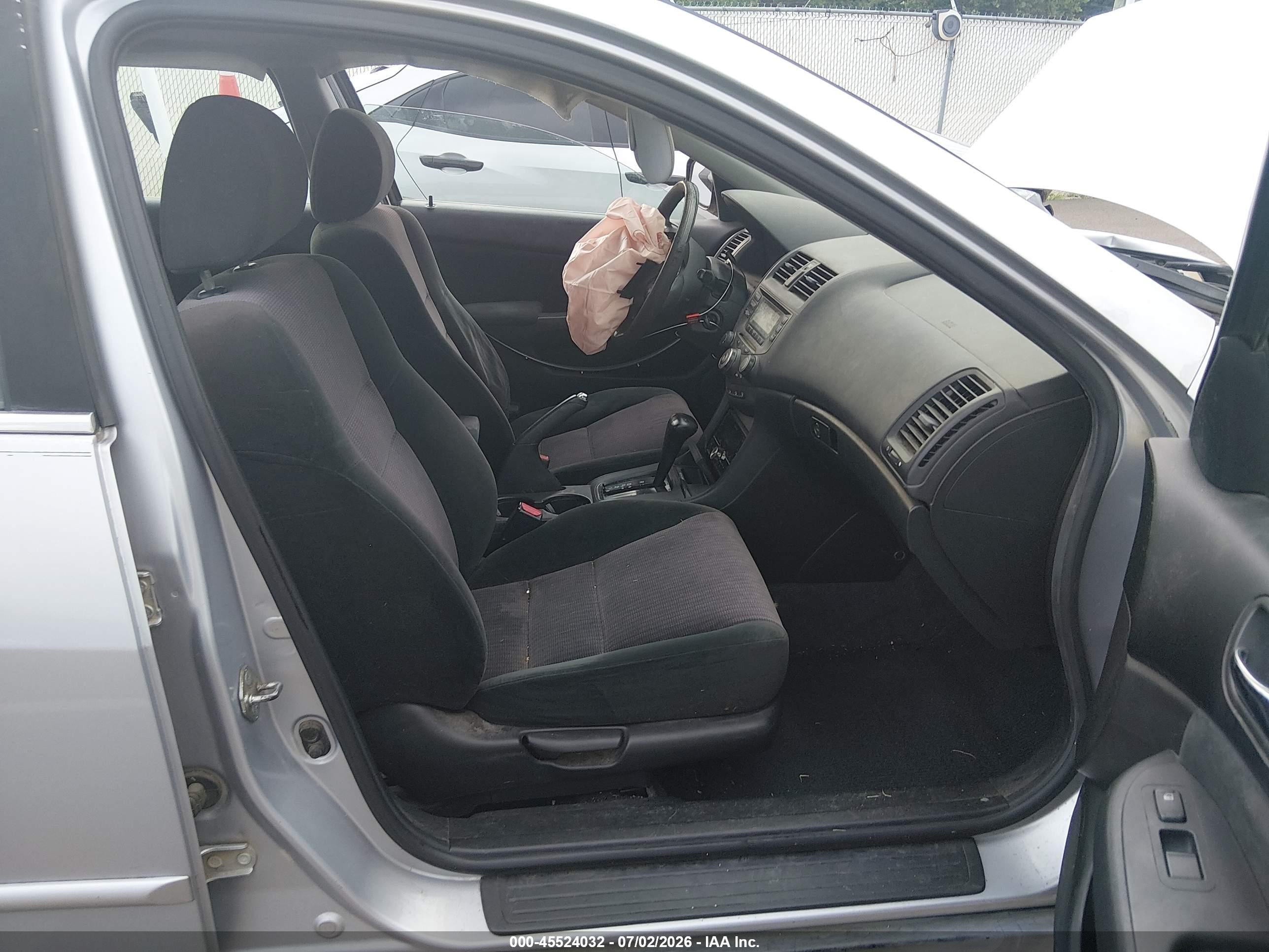 2004 Honda Accord 2.4 Lx Серебряный vin: 1HGCM56364A057952