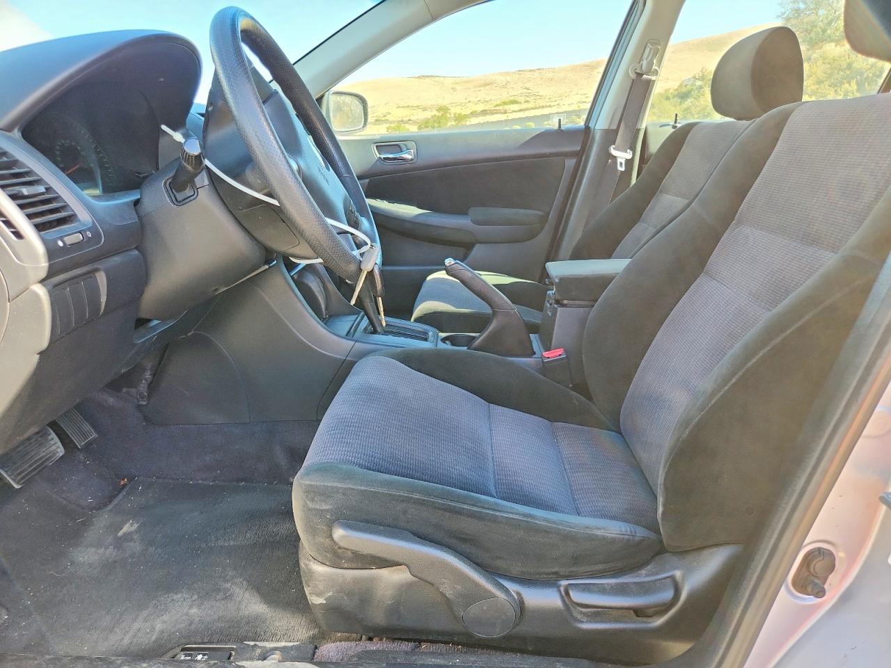 2004 Honda Accord Lx Серебряный vin: 1HGCM56364A173958